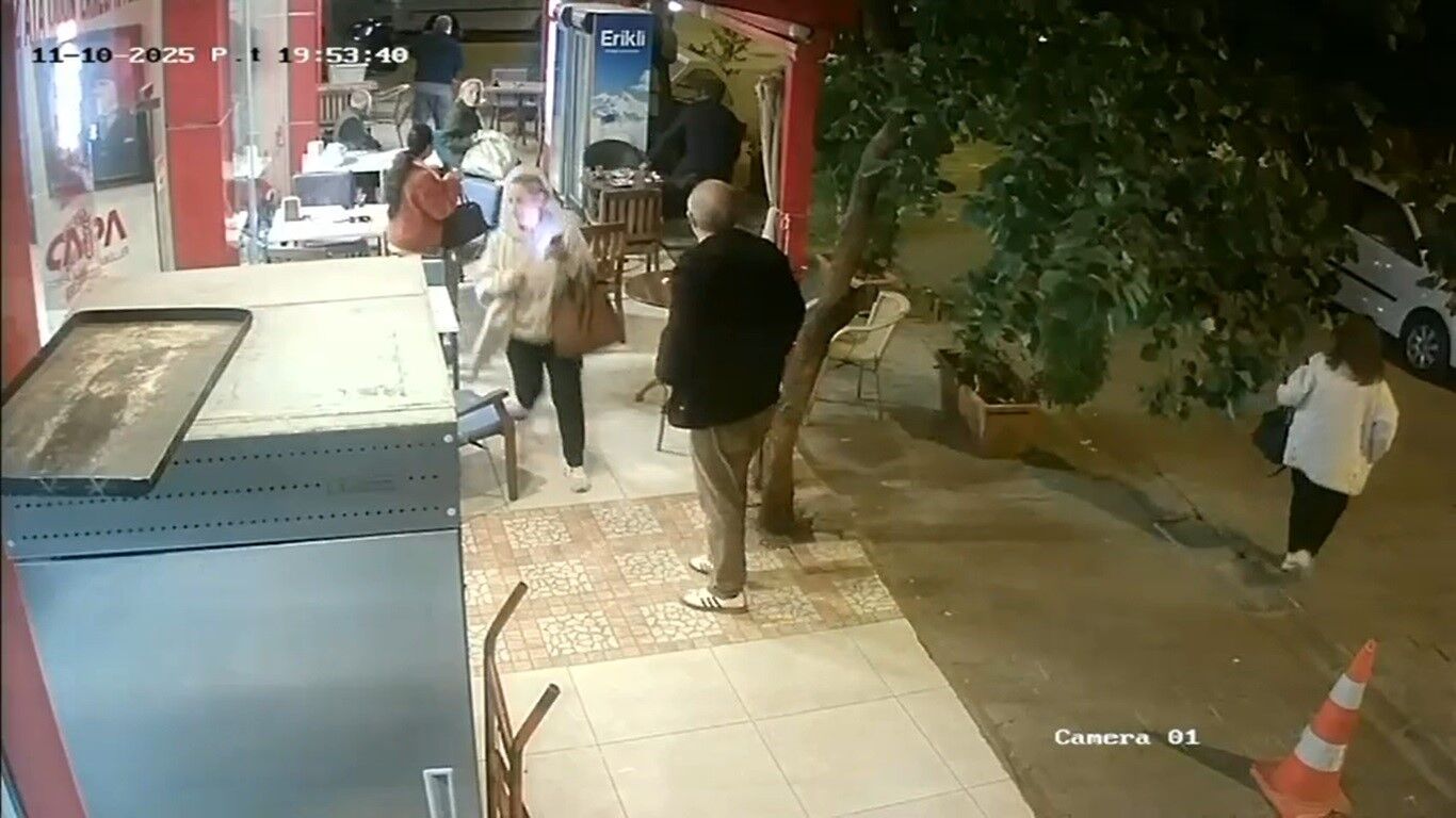 Alkollü kişi bıçakla pastaneye girdi: Müşteriler canlarını zor kurtardı!