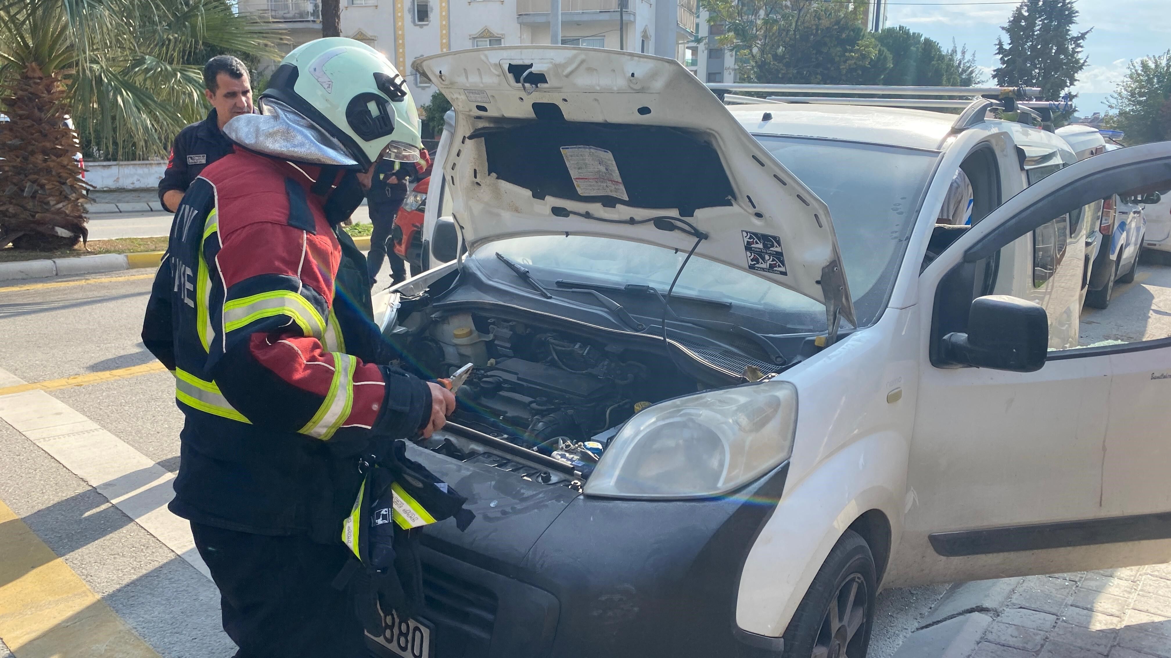 Aydın’da ticari araç alev aldı! Çevredeki vatandaşlar yardıma koştu