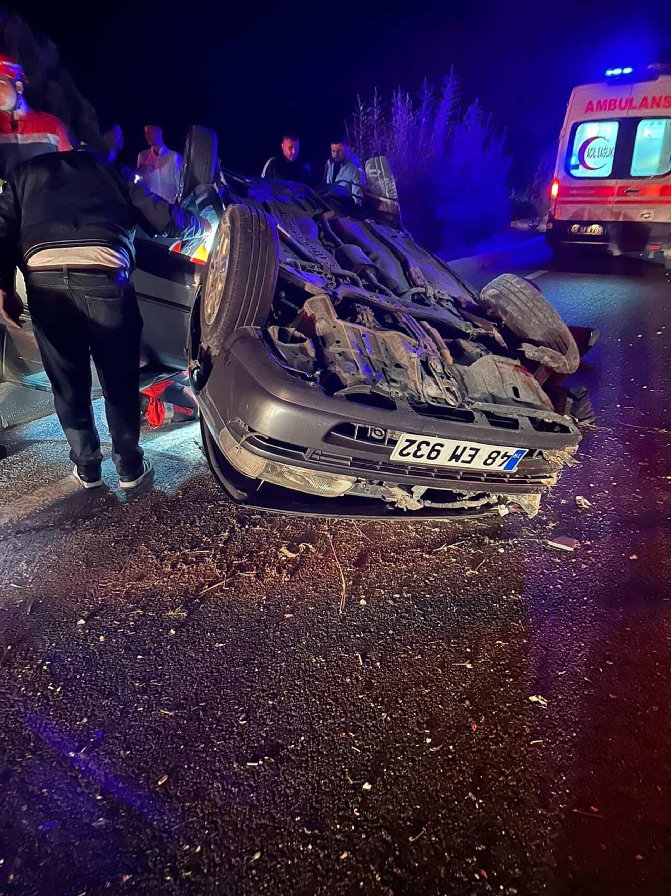 Araç takla atarak ters döndü: Sıkışan sürücü için ekipler seferber oldu