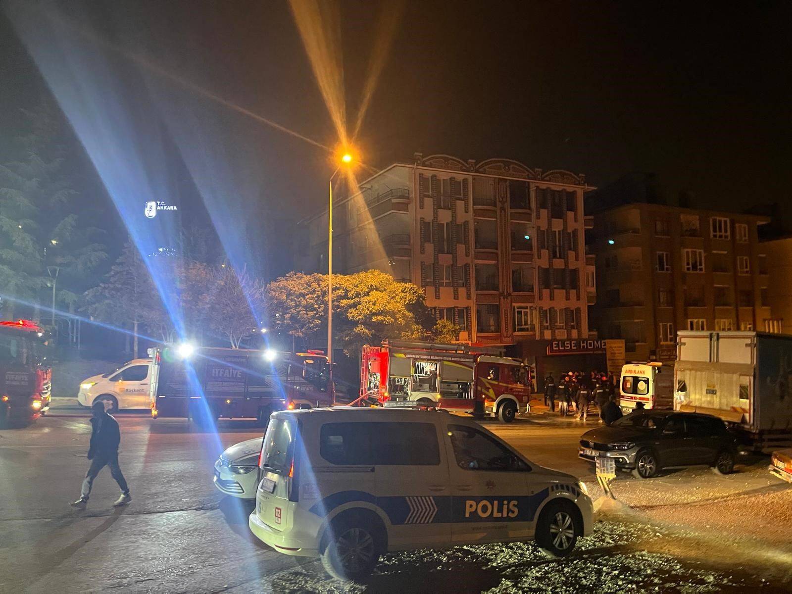 Ankara'da apartman dairesinde gece yarısı korkutan patlama!