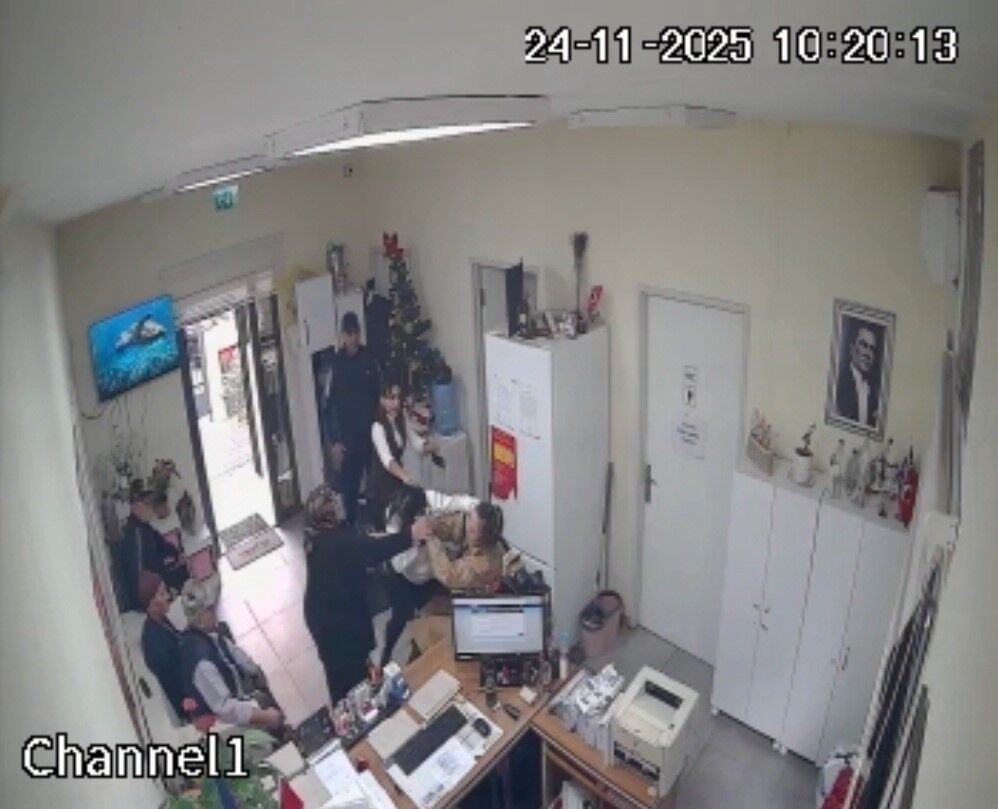  İstanbul'da belge alamayan vatandaşla muhtar kavga etti