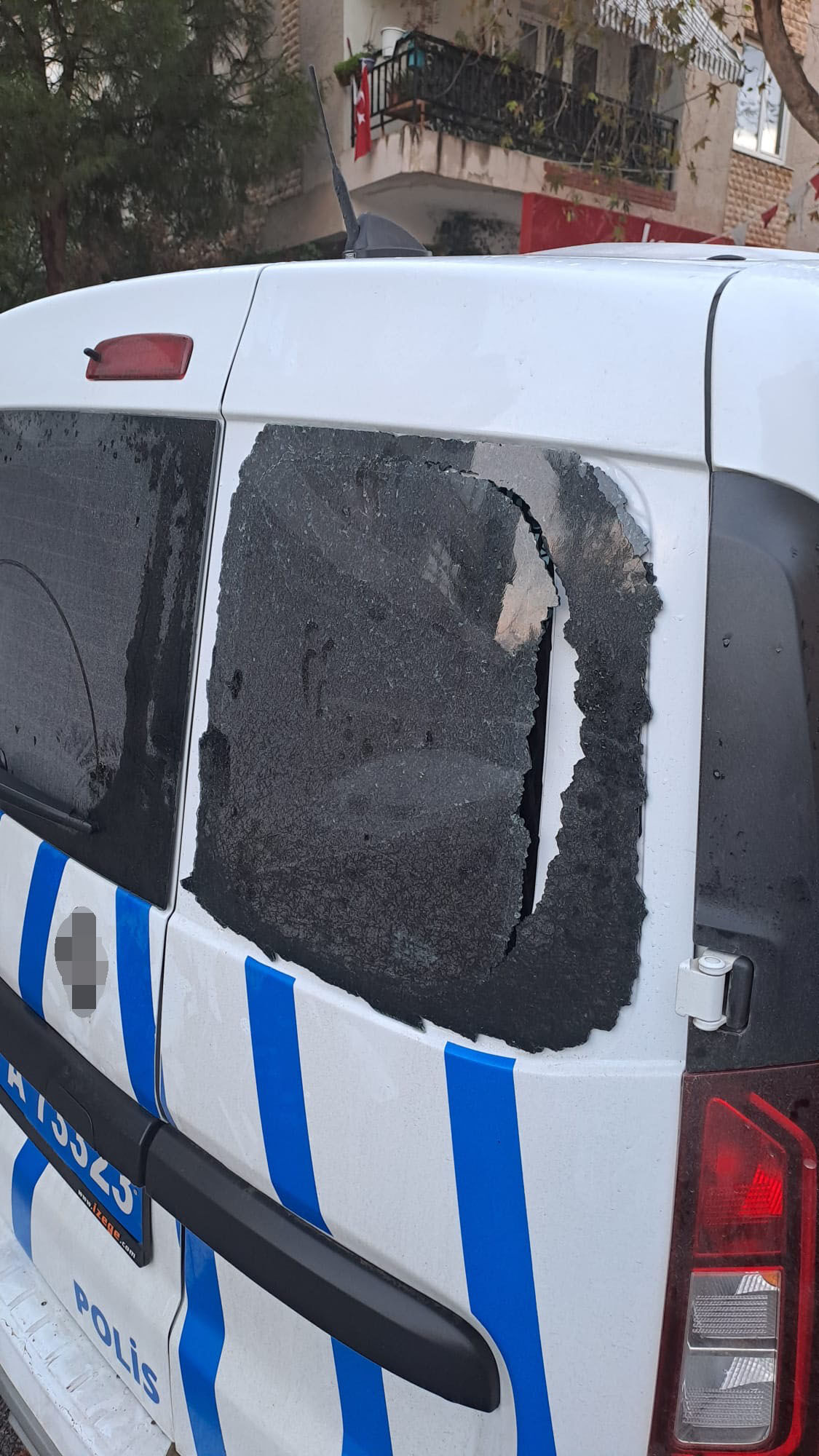 Kavga ihbarına giden polis ekibine saldırı: 3 kişi gözaltında