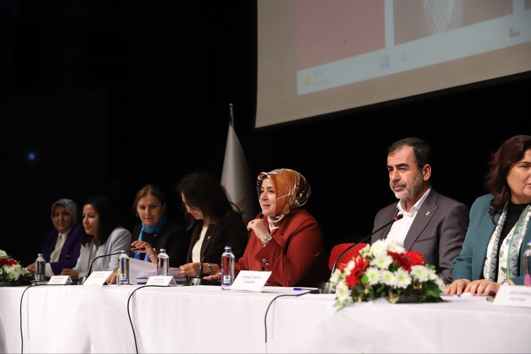 ‘AK Kadınlar’ Aydın’da önemli kararlar aldı 