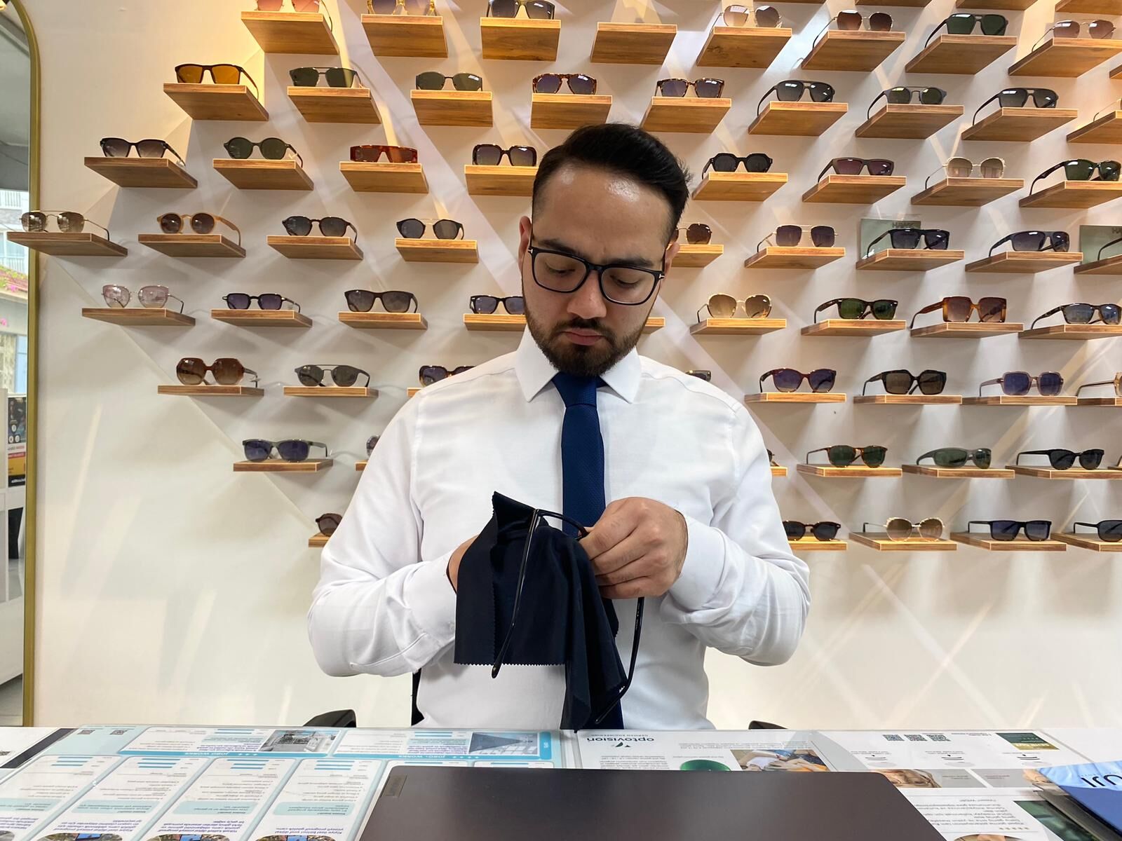 Aydın’da 23 yaşındaki genç optisyenden vatandaşalar uyarı
