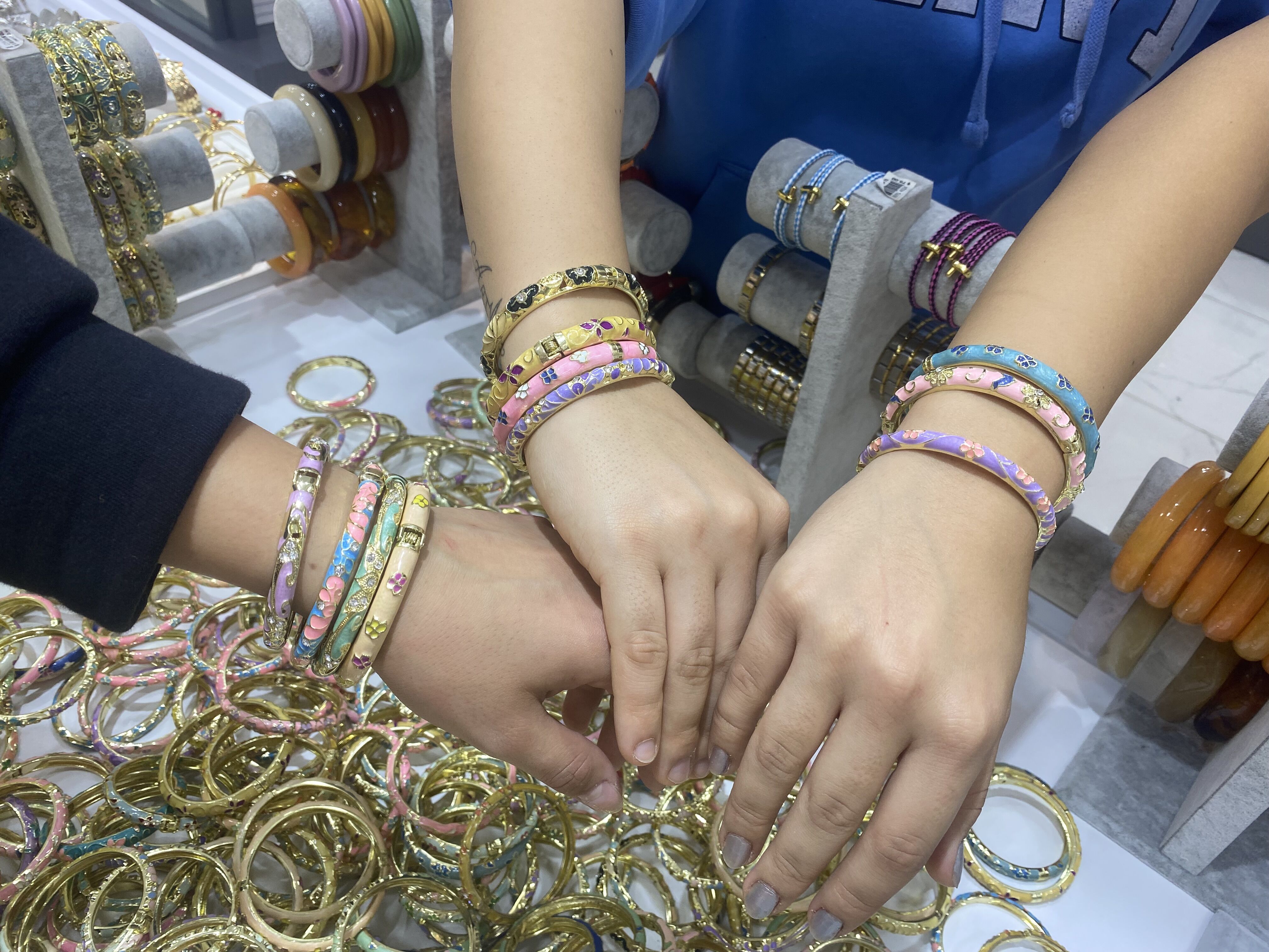 Aydinda 7Den 70E Bilezik Furyasi Kapis Kapis Gidiyor Betul 609896 21A488221A9809Aa8D3E7D04D9Da424B