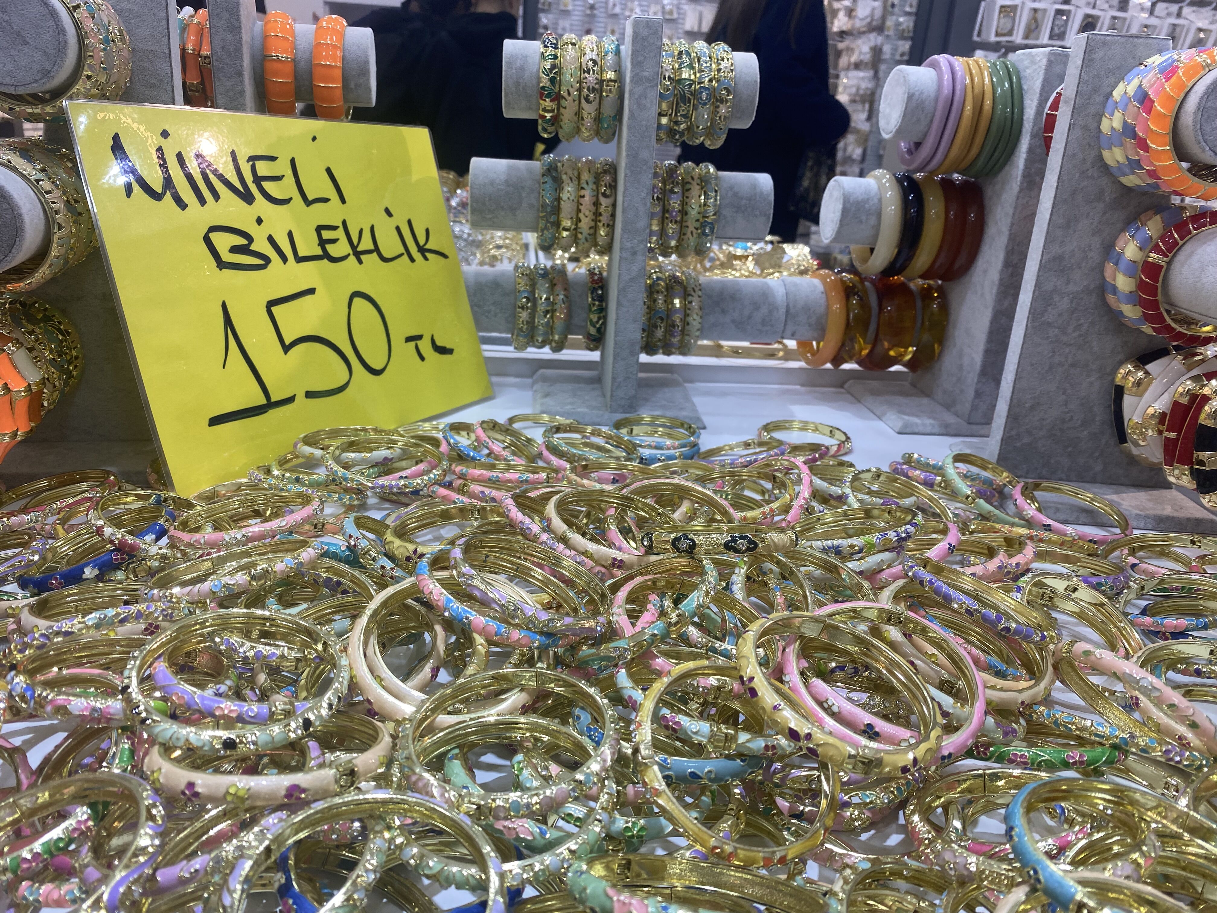 Aydinda 7Den 70E Bilezik Furyasi Kapis Kapis Gidiyor Betul 609896 6Ea6Fab06D389D479628Ee93F0E88802