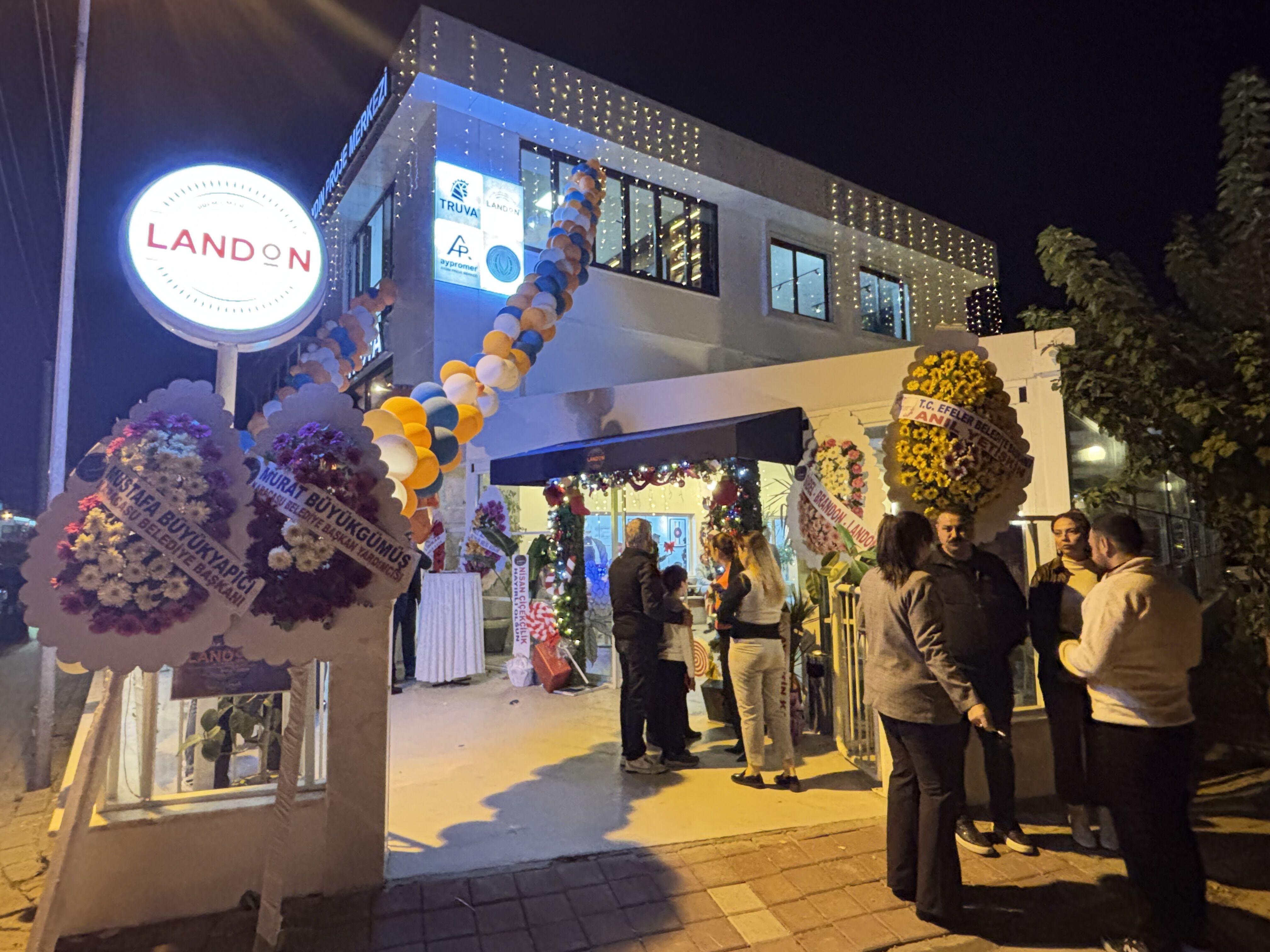 Aydinda Acilis Coskusu Mahalle Yeni Kafesine Kavustu 615240 E15E2C0177Cf9C8289675A0B30405Afc