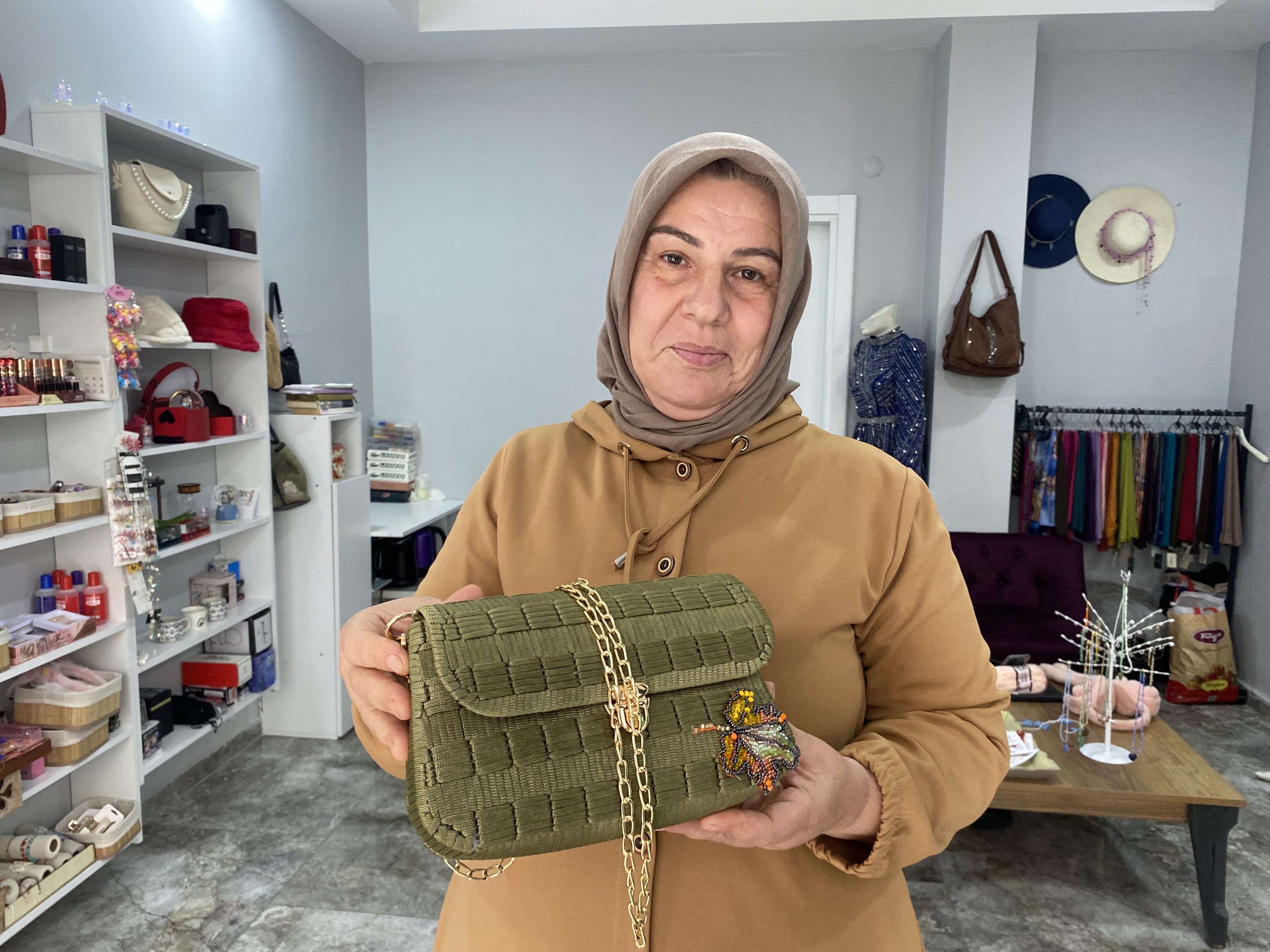 Aydinda Cocukluk Tutkusunu Ise Cevirdi Kadin Isterse Yapar Ogretmenler Gunu Icin Ozel Urunler Hazirladi 615183 27E2449A7Da33Eca2C37D07902Df4596