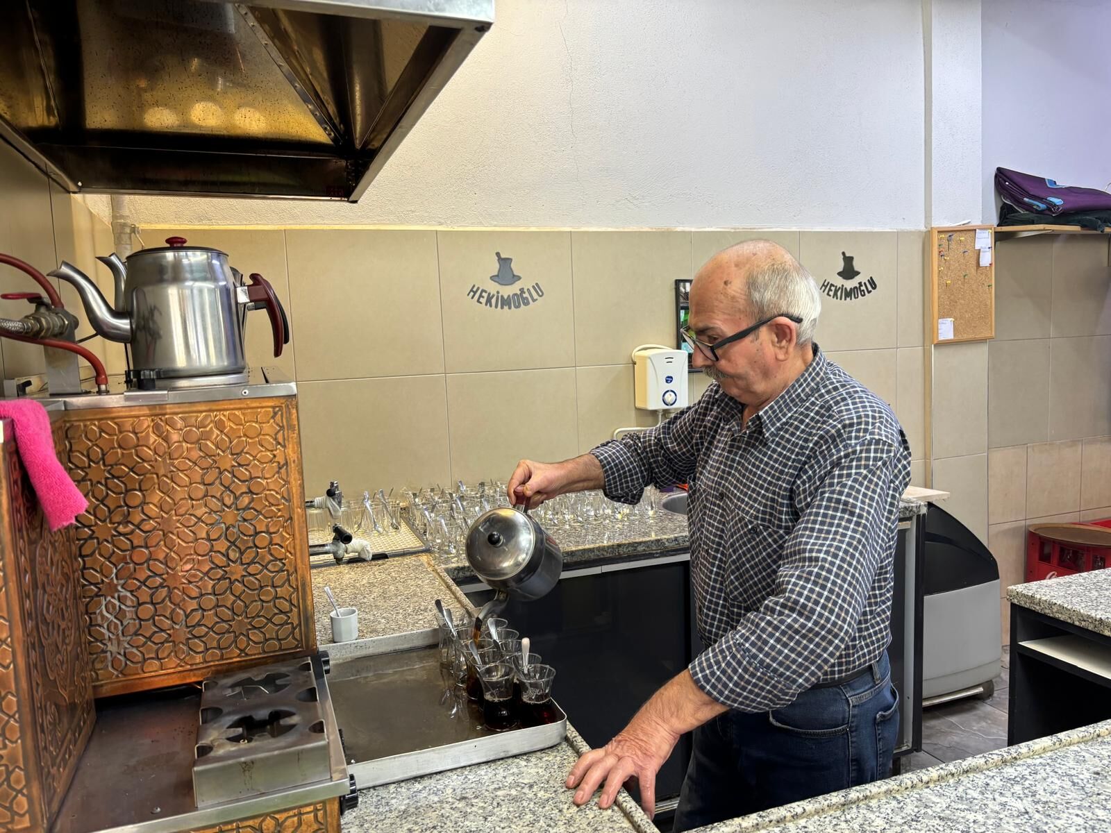 Aydın’ın en büyük kahvehanesi aile geleneğini yaşatıyor