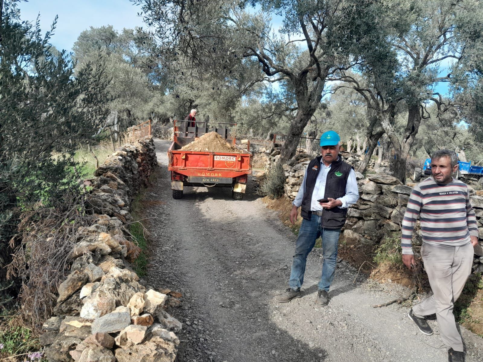 Aydınlı üreticilerin ulaşım sorunu çözüldü