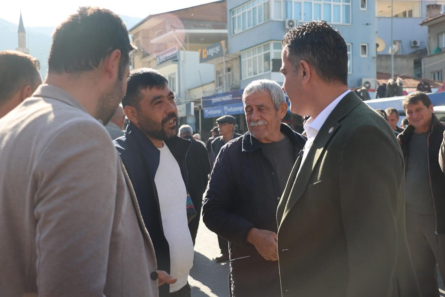 Baskan Arici Ve Muhtar Bir Arada Cay Icip Sohbet Ettiler 614663 38Cc67A0Cb278F650A9A42110Ee892Ab