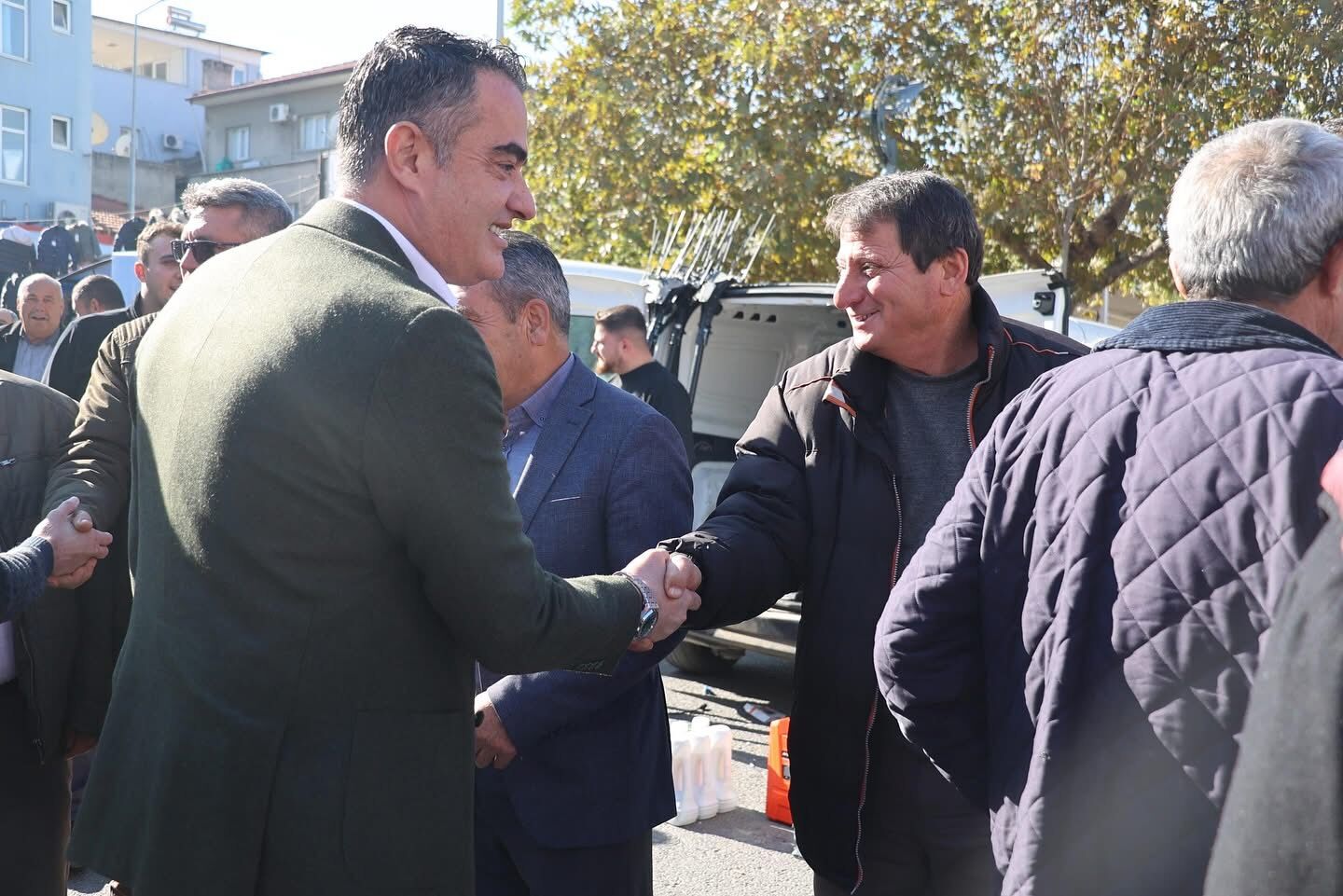 Baskan Arici Ve Muhtar Bir Arada Cay Icip Sohbet Ettiler 614663 45Dd4492C3760Ee9Bcb4512Eb5105E04