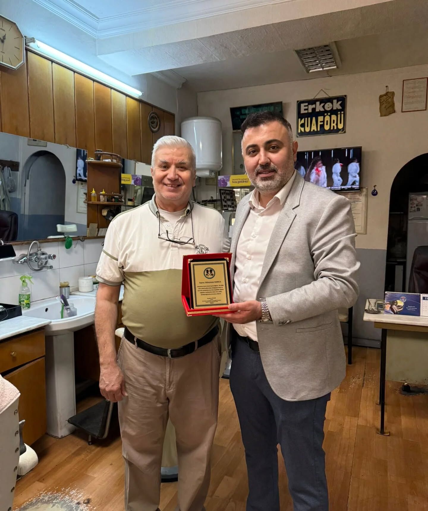 Başkan Avşar’dan 25’inci yıla özel plaket takdimi 
