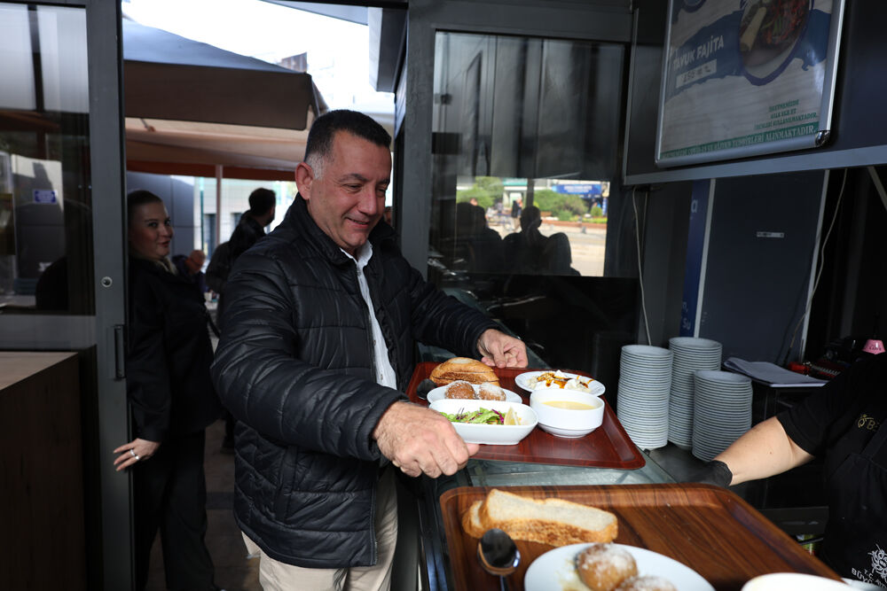 Başkan Çerçioğlu Aydınlıların yanında: Havuz Kafe’de 4 Çeşit Yemek 75 TL