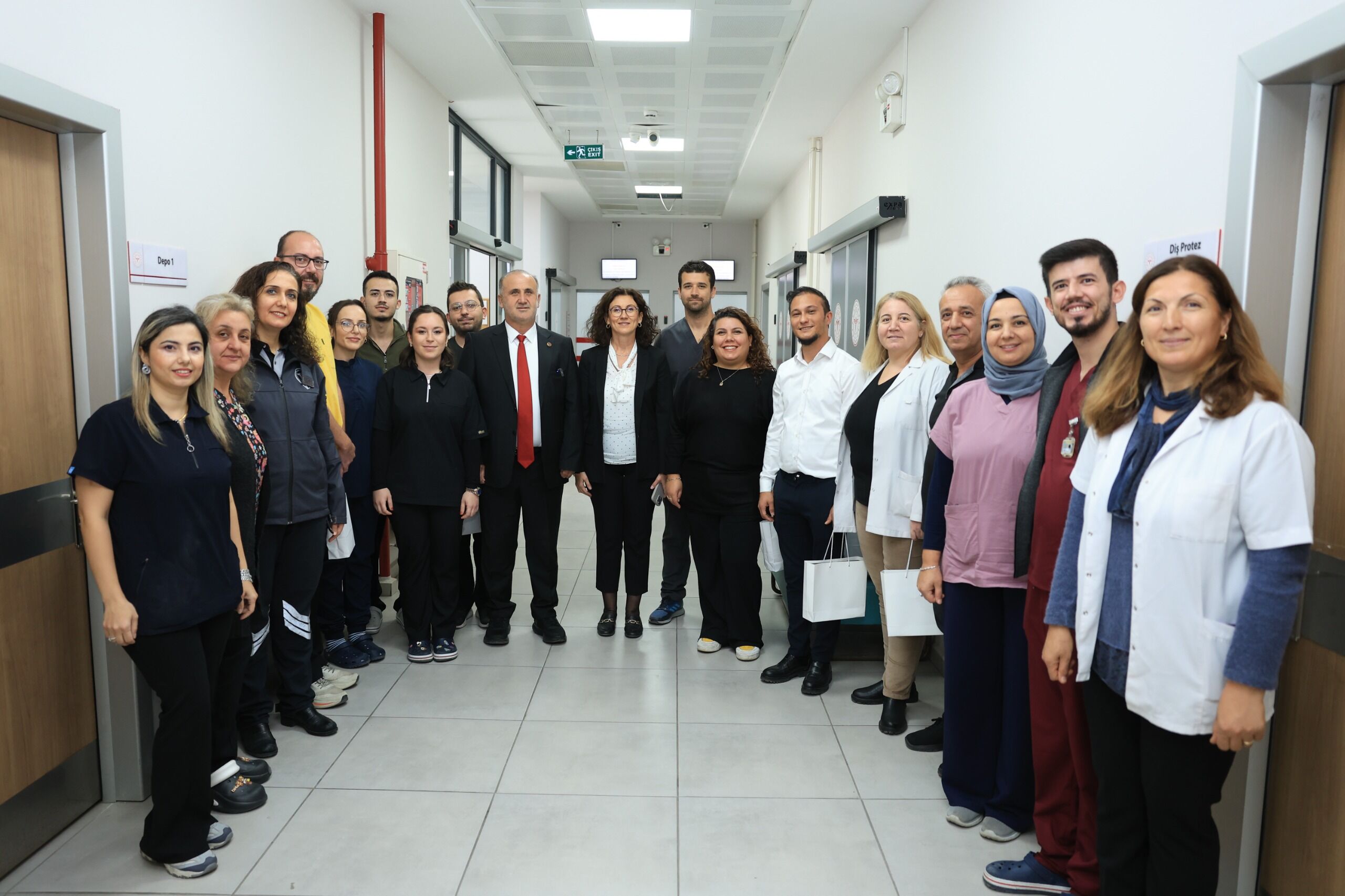 Baskan Kayadan Dis Hekimlerine Anlamli Ziyaret Incirliovada Dis Hekimleri Unutulmadi 615800 1B591D5E5Da58Bf5243Bd4D71D198338