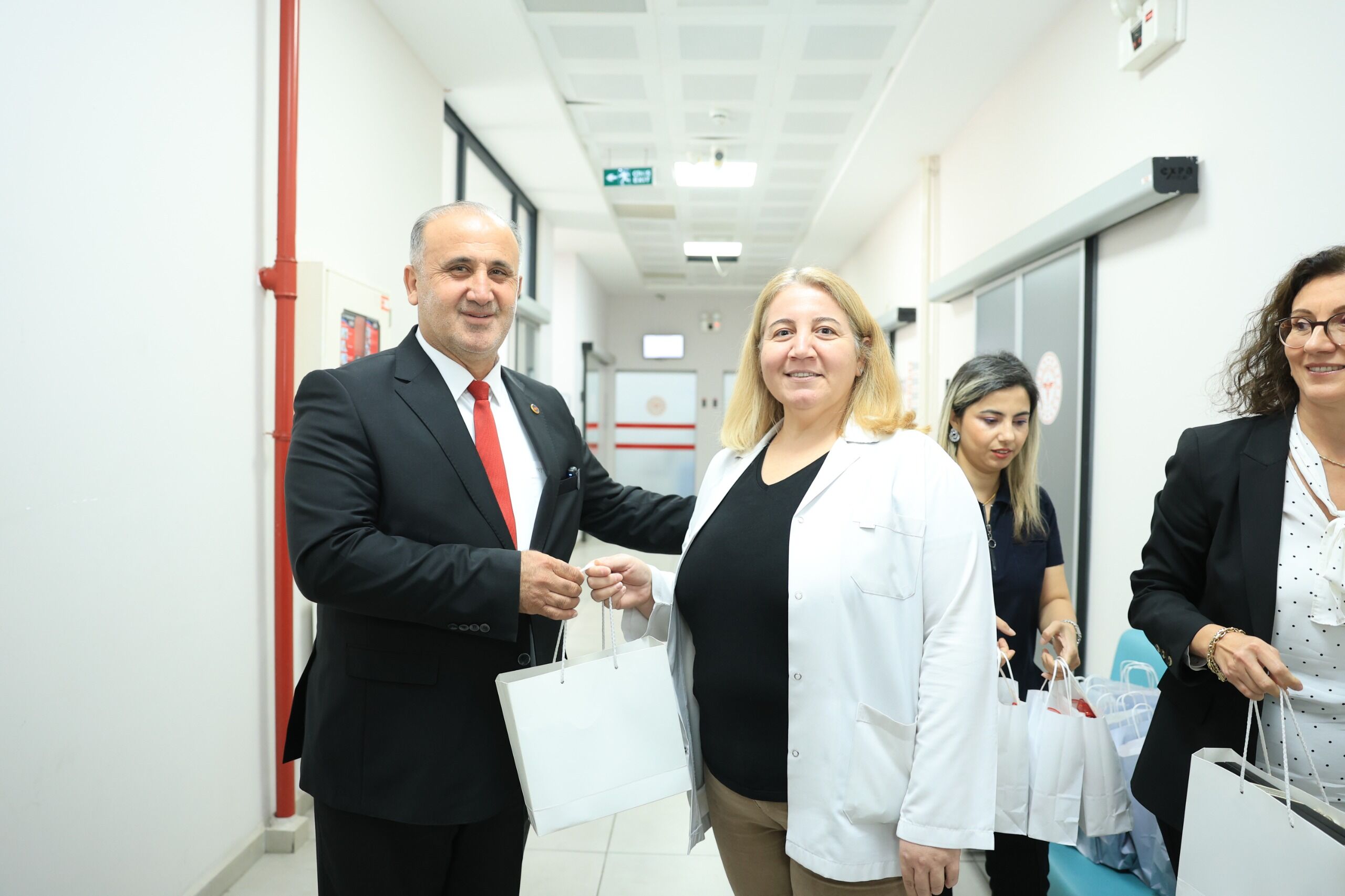 Baskan Kayadan Dis Hekimlerine Anlamli Ziyaret Incirliovada Dis Hekimleri Unutulmadi 615800 B13Cef5Beb1C8023Dfe863Ea971Eaf05