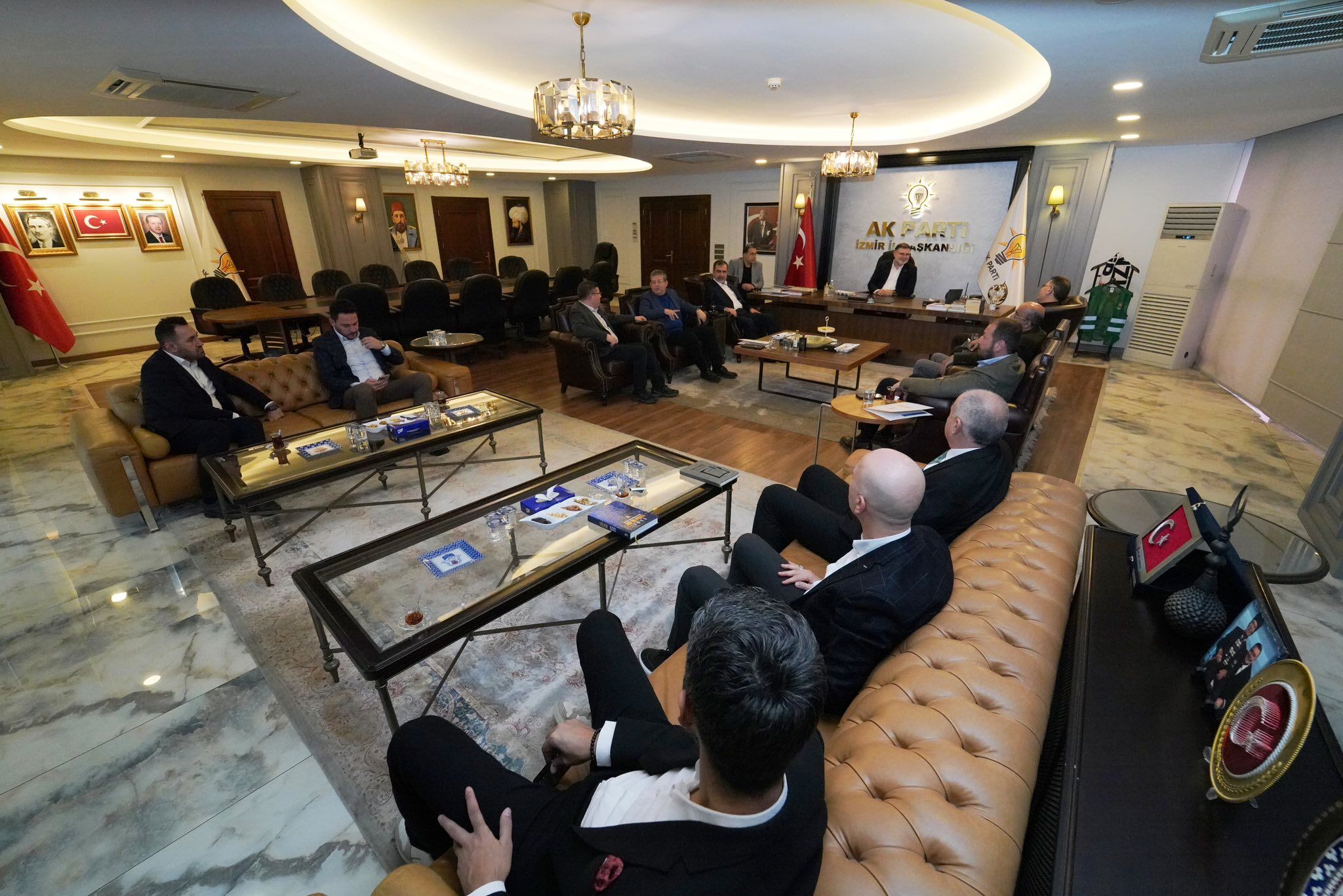 Erdem, Ege Bölgesi İl Başkanları ile bir araya geldi
