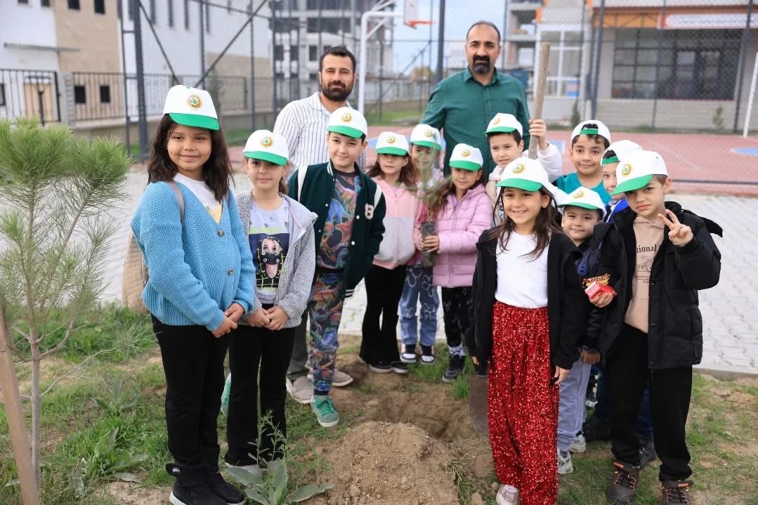 Incirliovada Milli Agaclandirma Gununde Anlamli Etkinlik Ogrencilerle Fidan Dikildi 613274 F8483Be4Fefdccd28Ad519B6A8C8725A
