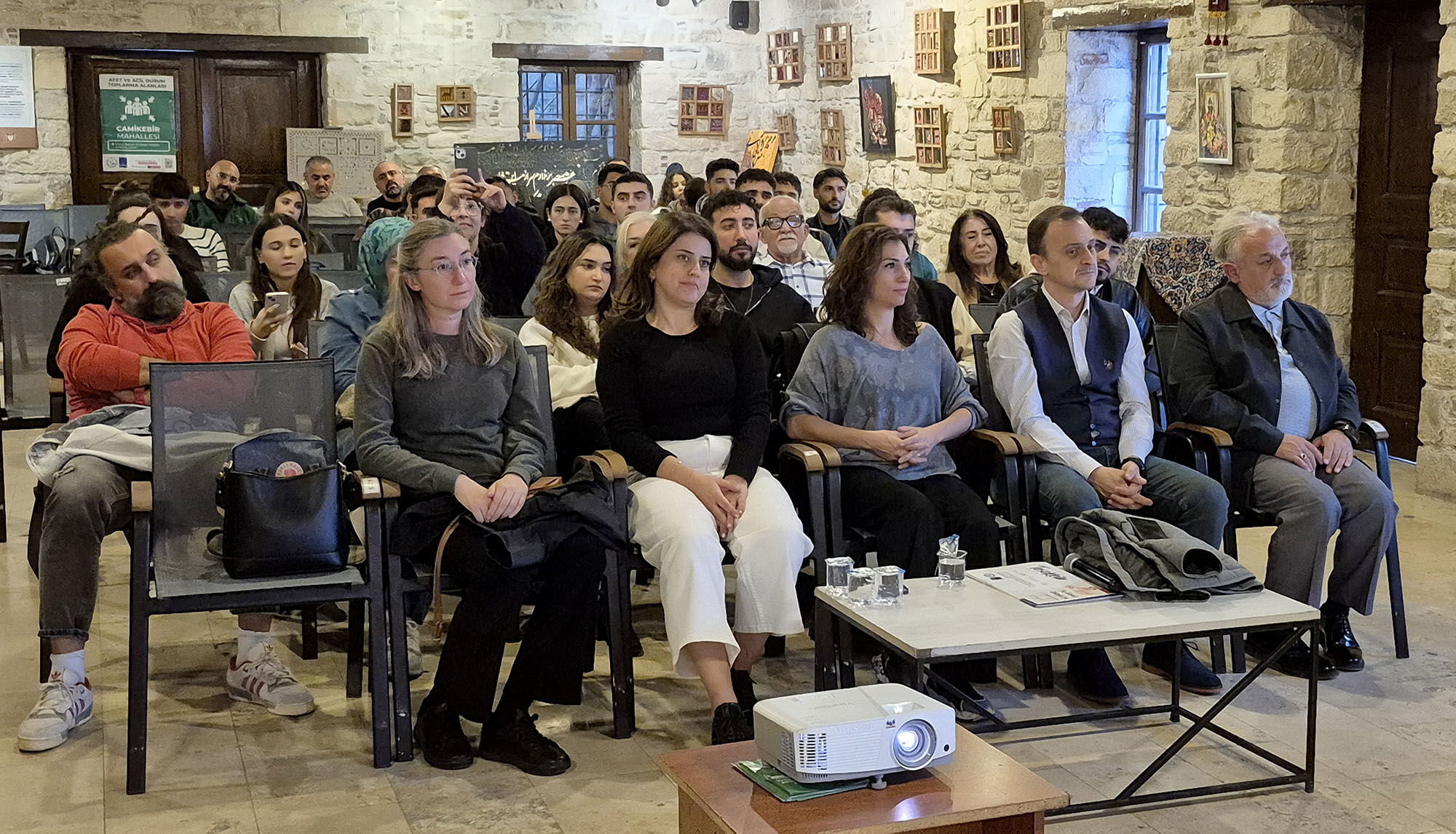 Karanlik Dunyasindan Gunumuze Isik Tutuyordu Cile Dolu Yasamina Sazi Ve Sozuyle Renk Katan Asik Veysel Kusadasinda Anildi 617053 25Ad211E14Aa9F42037Ef23Aaa8C8D62