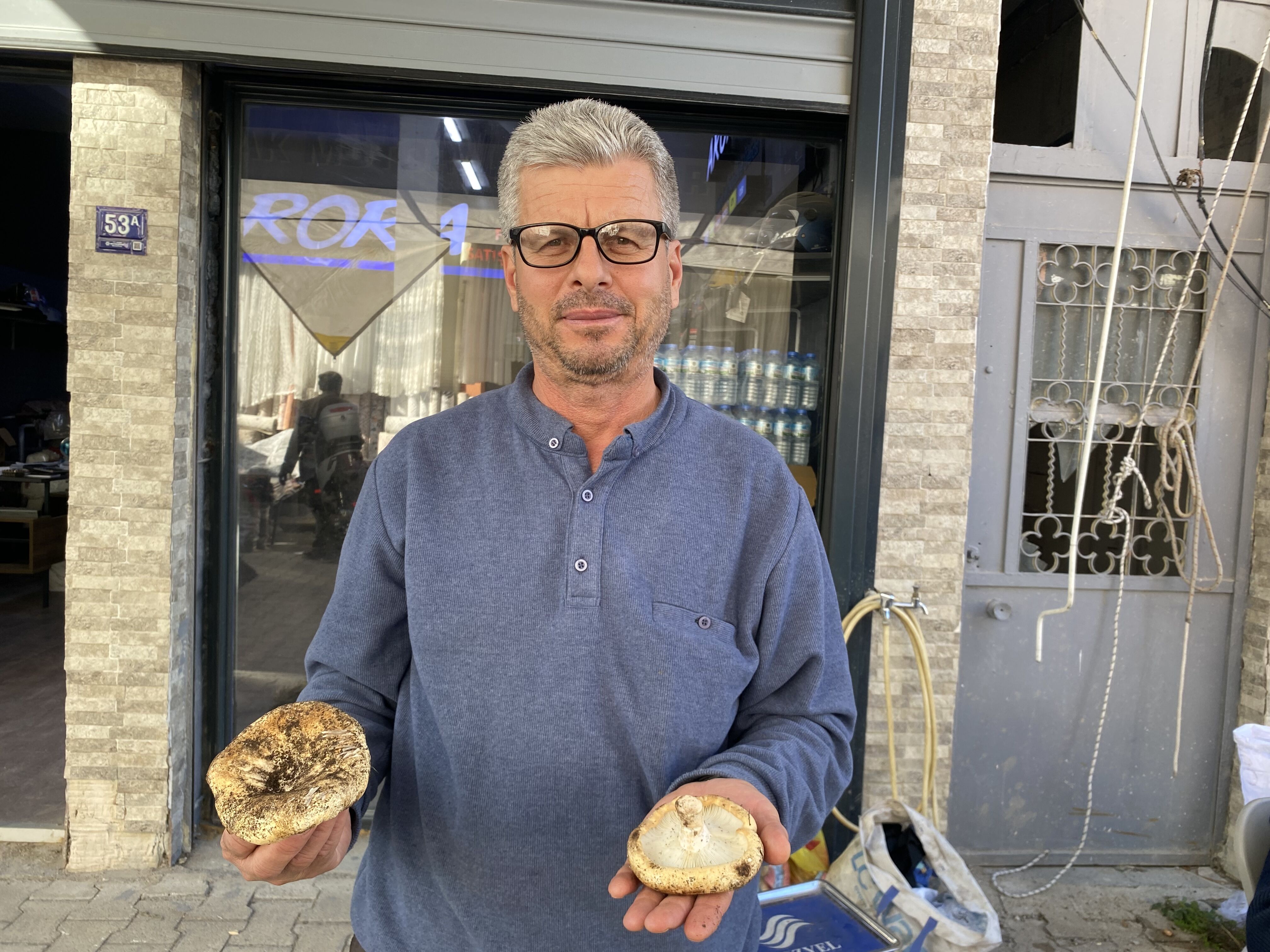 Kocarlida Beyaz Mantarlar Tezgahlari Susledi Vatandaslardan Beklenen Ilgi Olmadi 614581 4121B45D4795029E67F22F83B26A4Da2