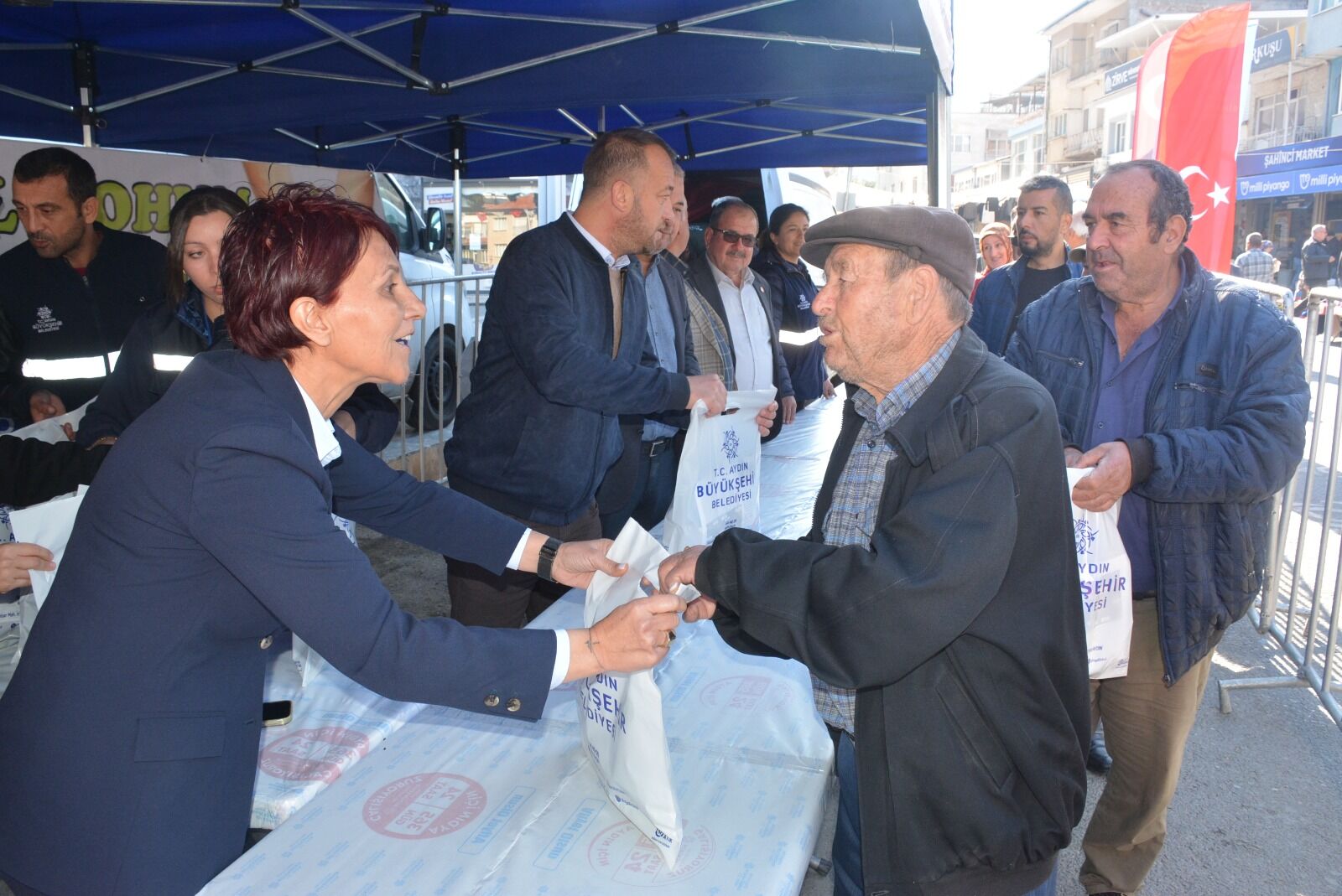 Kocarlida Vatandaslardan Yogun Ilgi 30 Bin Fide Dagitildi 614613 E6222Aac1Ab22Ba561A0143Baff15A54