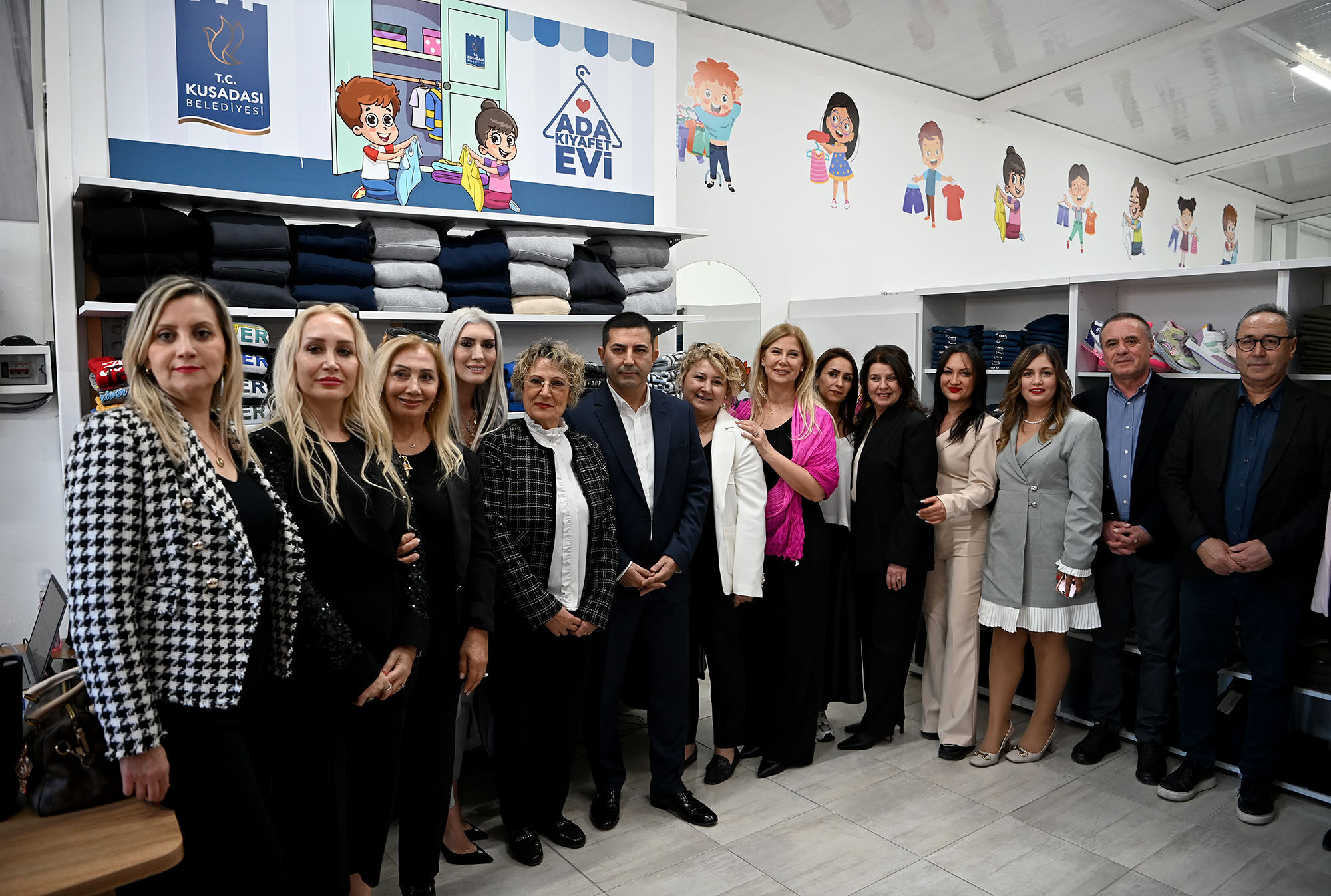 Kusadasinda Cocuklarin Yuzu Ada Kiyafet Evi Ile Gulecek Baskan Omer Gunel Ozgun Bir Projeyi Yasama Gecirdik 616732 A20Dd71Aca1Cc00Ad7Afe0E8338922F5