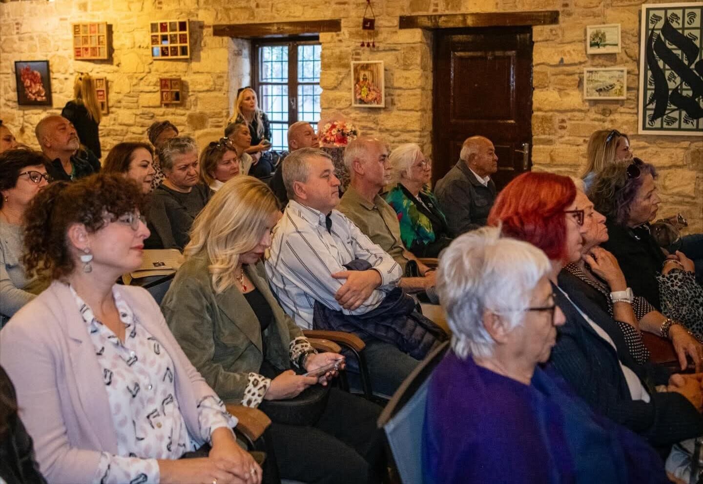 Kuşadası'nda 'Şiddetsiz Toplum, Şiddetsiz İletişim' paneli düzenlendi