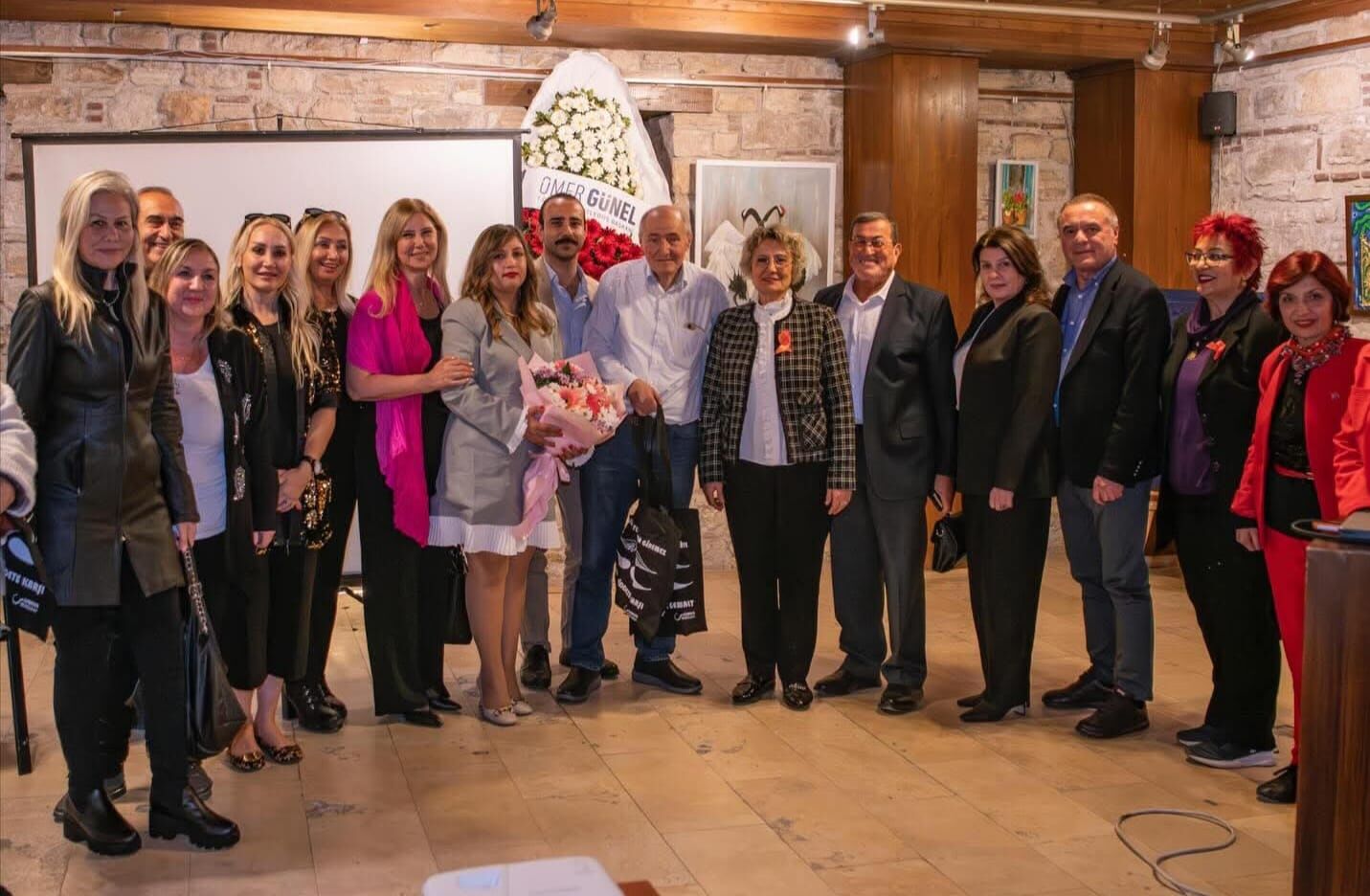 Kuşadası'nda 'Şiddetsiz Toplum, Şiddetsiz İletişim' paneli düzenlendi