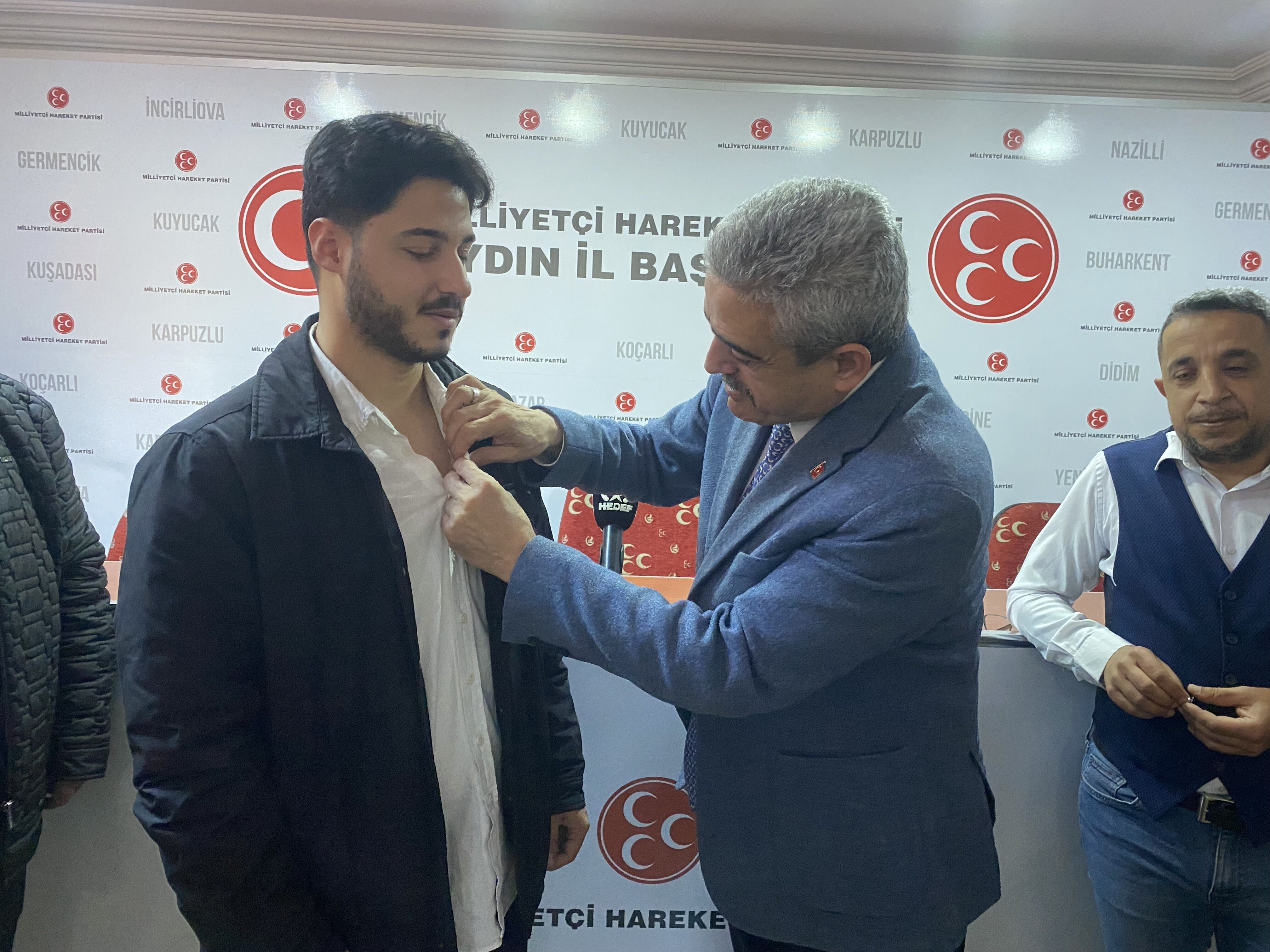 MHP Aydın teşkilatı büyüyor: Başkan Alıcık, yeni üyelere rozetlerini takdim etti 