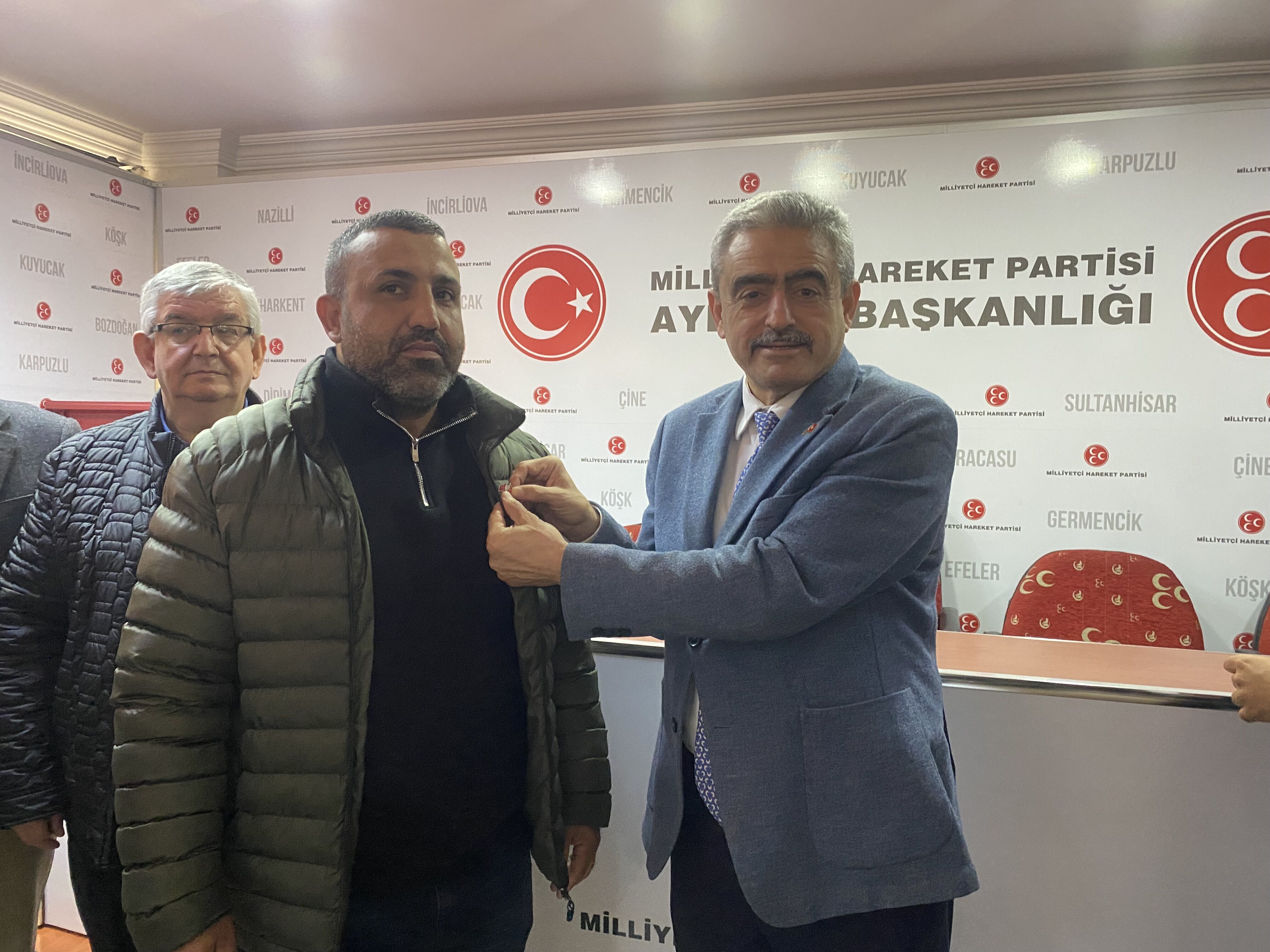 MHP Aydın teşkilatı büyüyor: Başkan Alıcık, yeni üyelere rozetlerini takdim etti 