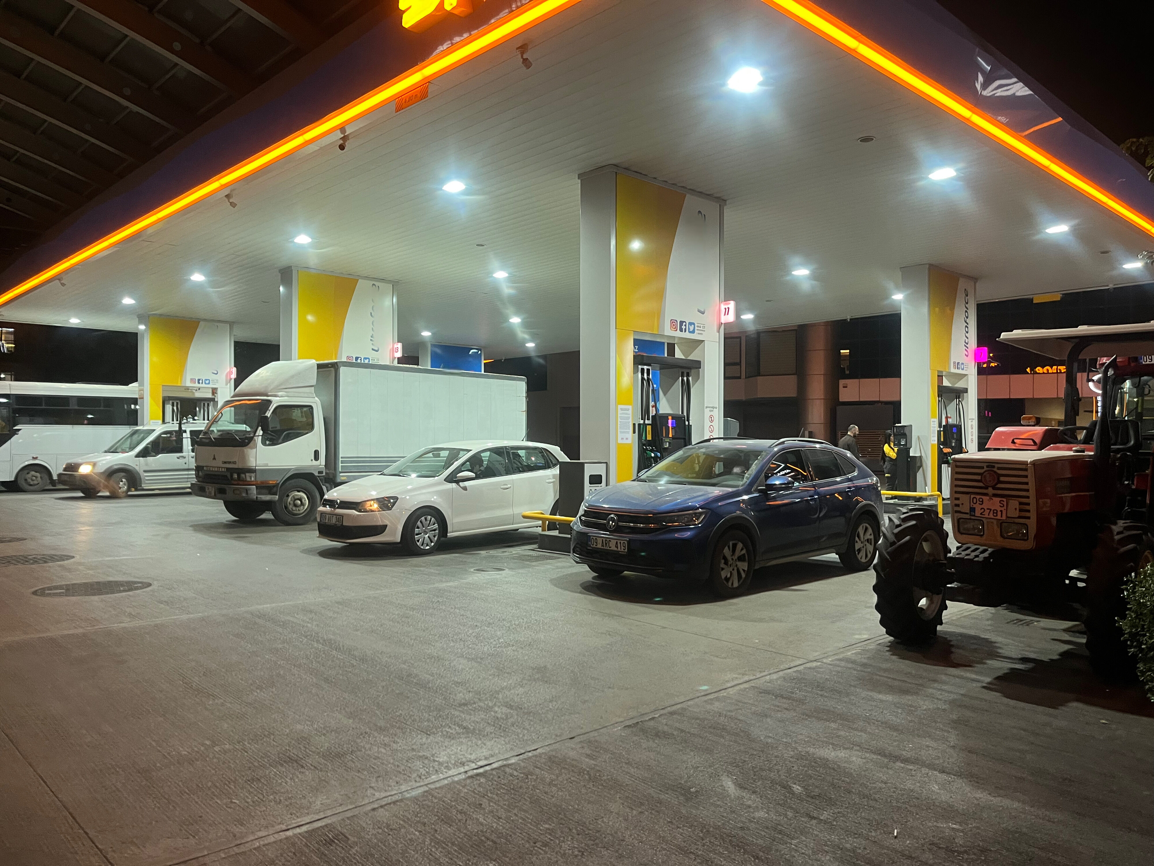 Motorine gelen zam Aydınlıları istasyonlara koşturdu