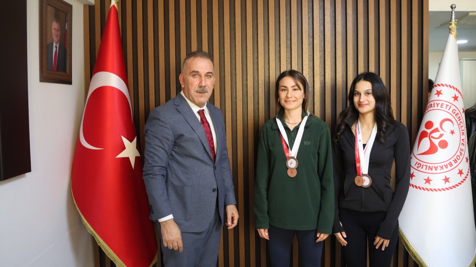 Nazillide Hemsball Turkiye Sampiyonasi Heyecani 33 Takimdan 120 Sporcu Mucadele Etti Betul 616760 402E9801765A26488989A1B736Eda27C