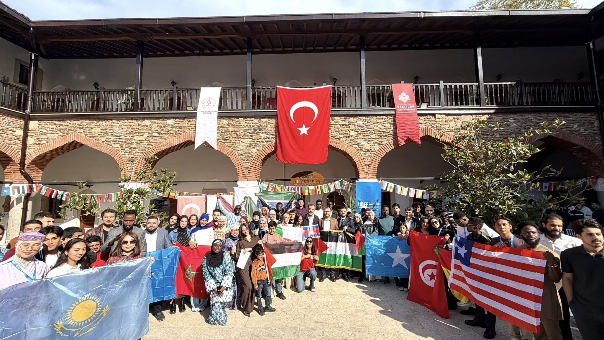 Özmen yabancı öğrencilerle bir araya geldi