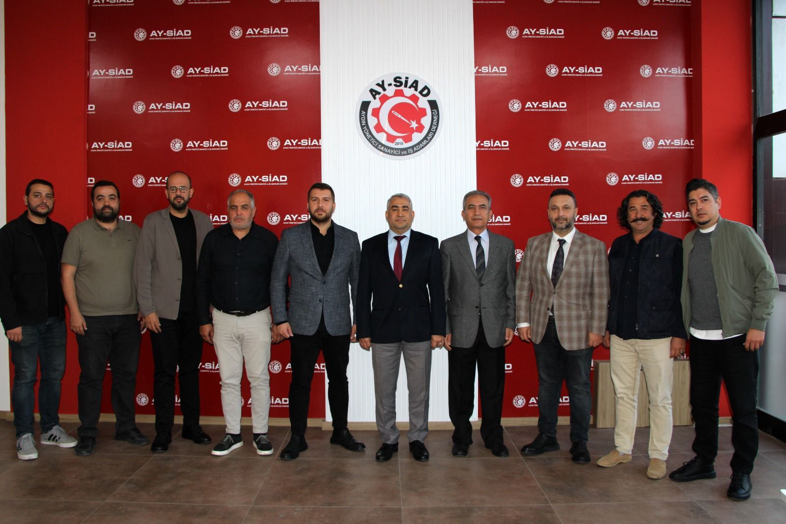 Rektör Kent’ten AYSİAD’a hayırlı olsun ziyareti 