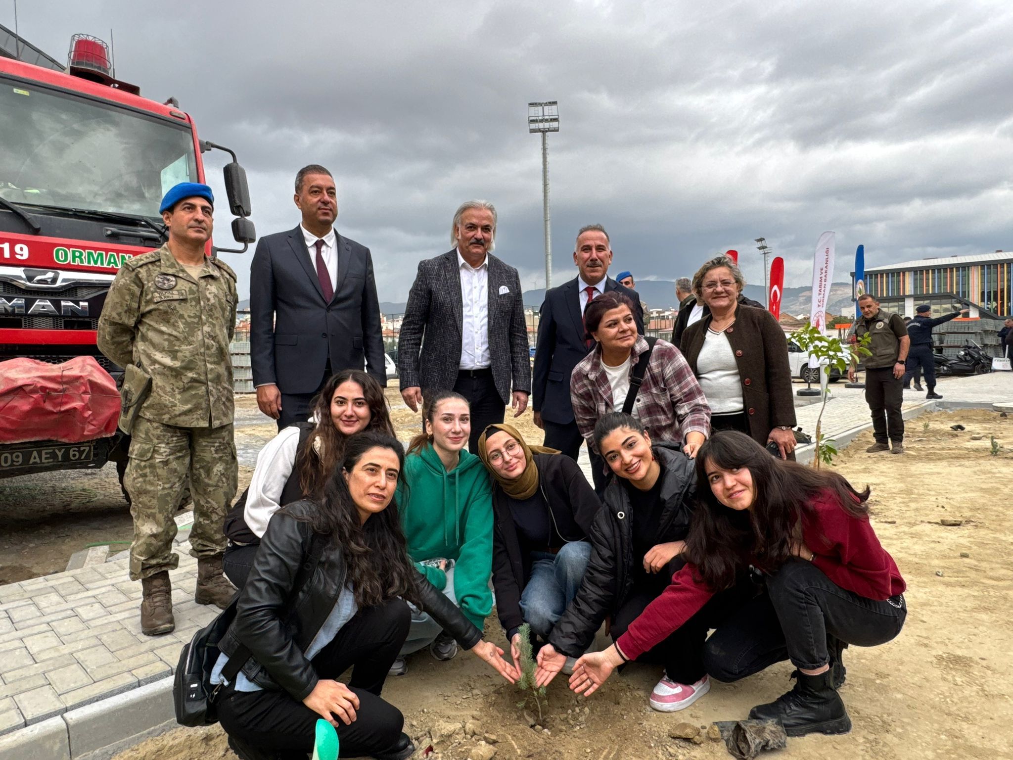 Söke’de “Yeşil Vatan Seferberliği” kapsamında spor kompleksi ağaçlandırıldı