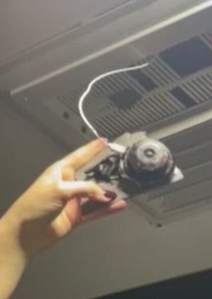 Kadınlar tuvaletinde gizli kamera şoku