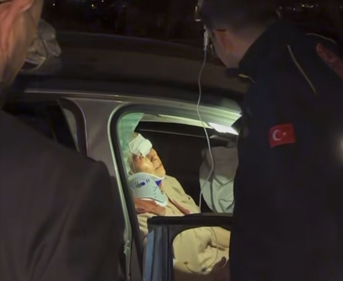 Aydın’da TIR ile otomobil çarpıştı: Yaralı sürücü araçta sıkıştı 