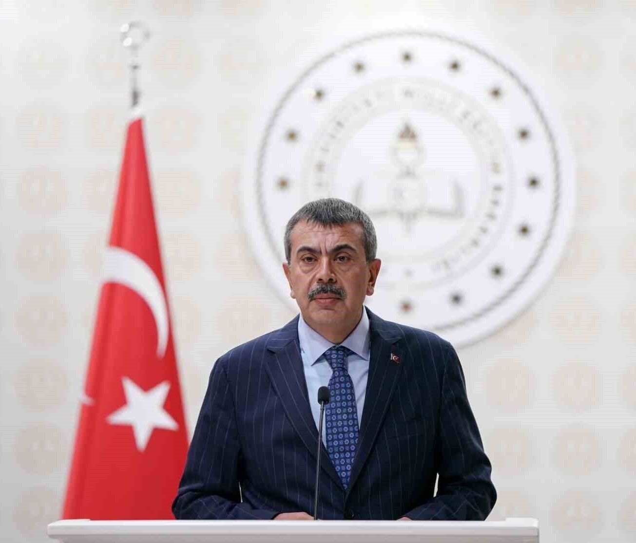 Bakan Tekin'den ara tatillerin kaldırılacağı sinyali