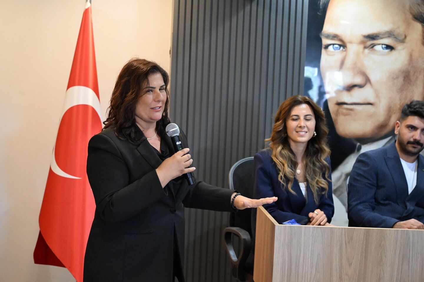 Yenipazarda Chpli Belediye Calisanlari Baski Altinda Mi Yenipazar Belediyesinde Parti Degisimi Krizi Buyuyor Yenipazarda Ak Partili Ercana Tepkiler Dinmiyor Betul 613597 E1Fb0Ce4E835710Cb81266252608A4A5