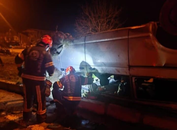 Takla atan araç hurdaya döndü! Yaralı sürücü hastaneye kaldırıldı