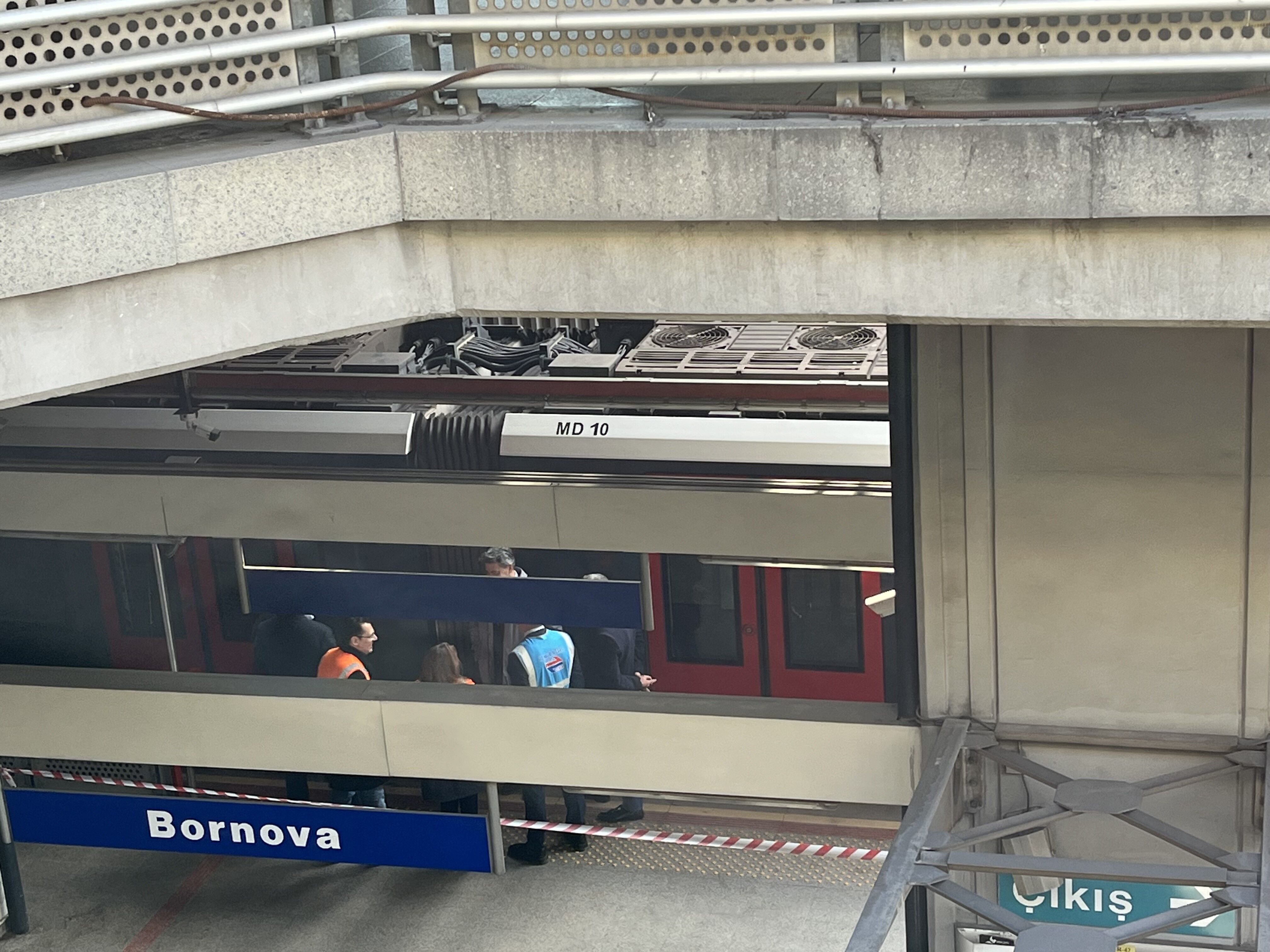 Metro vagonu raydan çıktı: Sefer durduruldu!