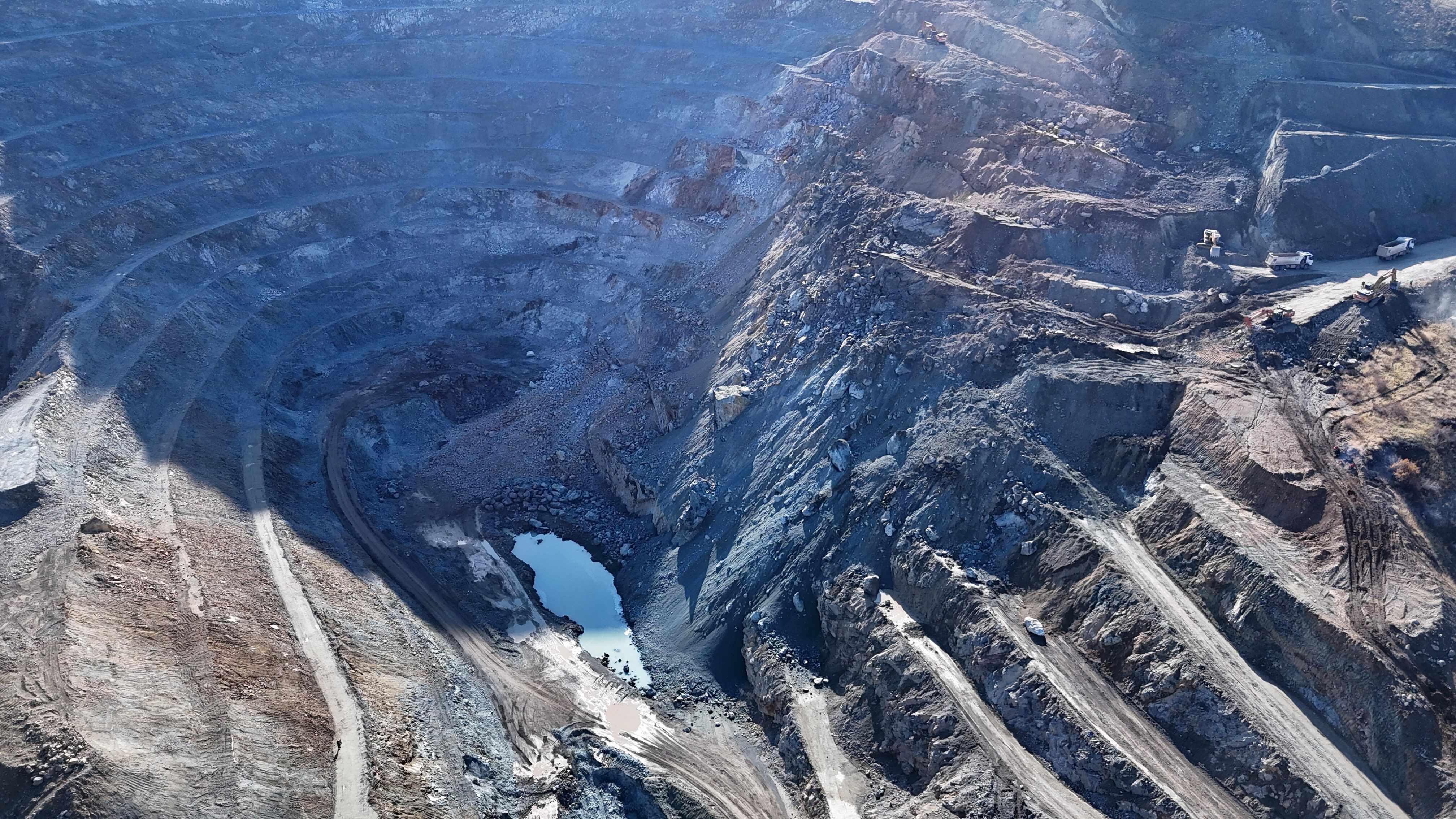 Toprak altında kalan Sabri Yıldırım'ın cansız bedenine ulaşıldı