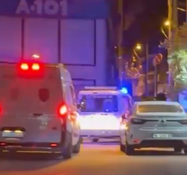 Eve giren yakınları baba ve kızını ölü buldu