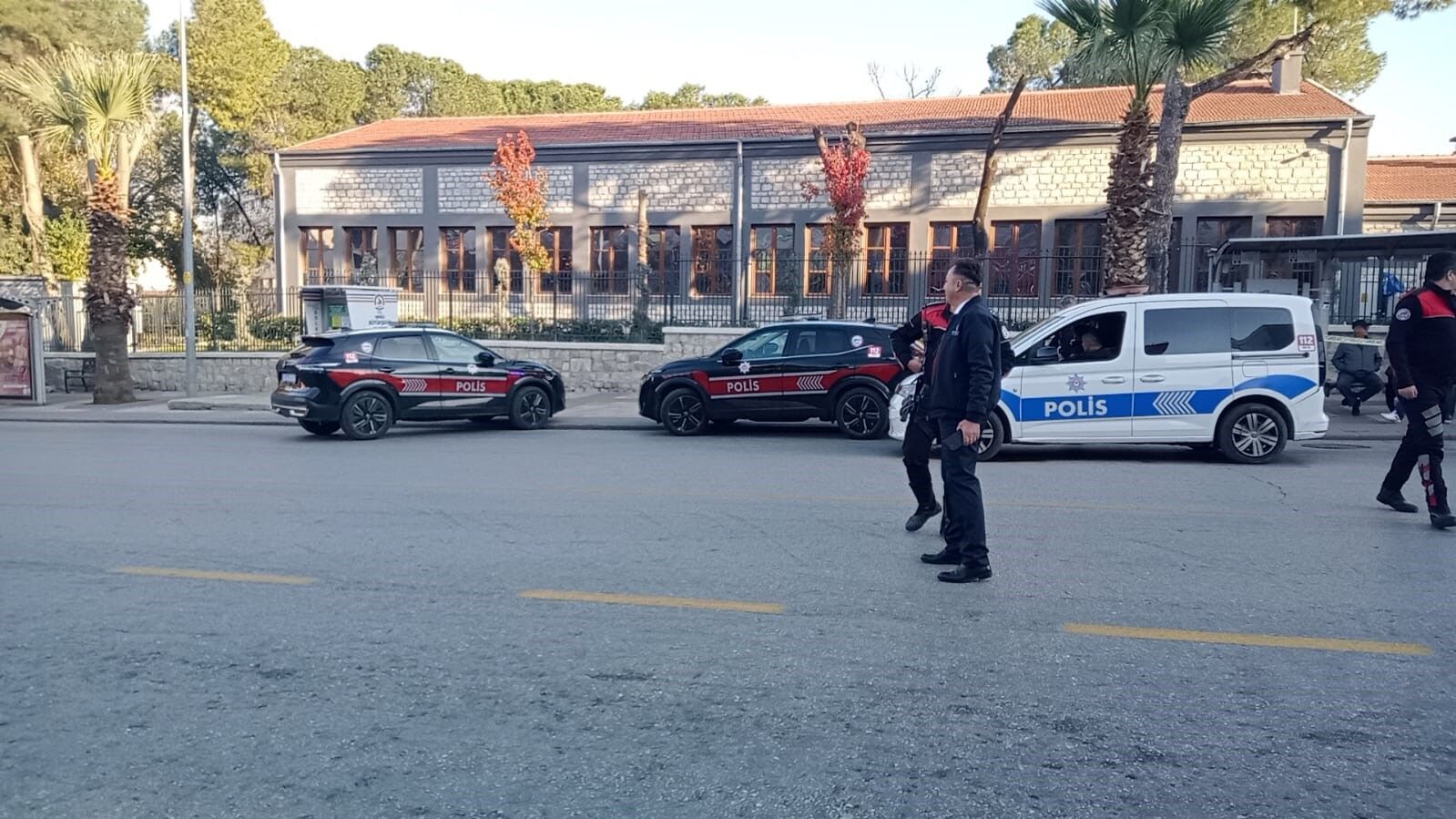 Otobüs durağında bomba paniği! Beklenmedik müdahale vatandaşları korkuttu