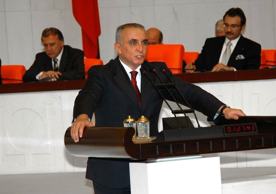 TBMM eski İdare Amiri Uzunırmak siyasetten toprağa döndü