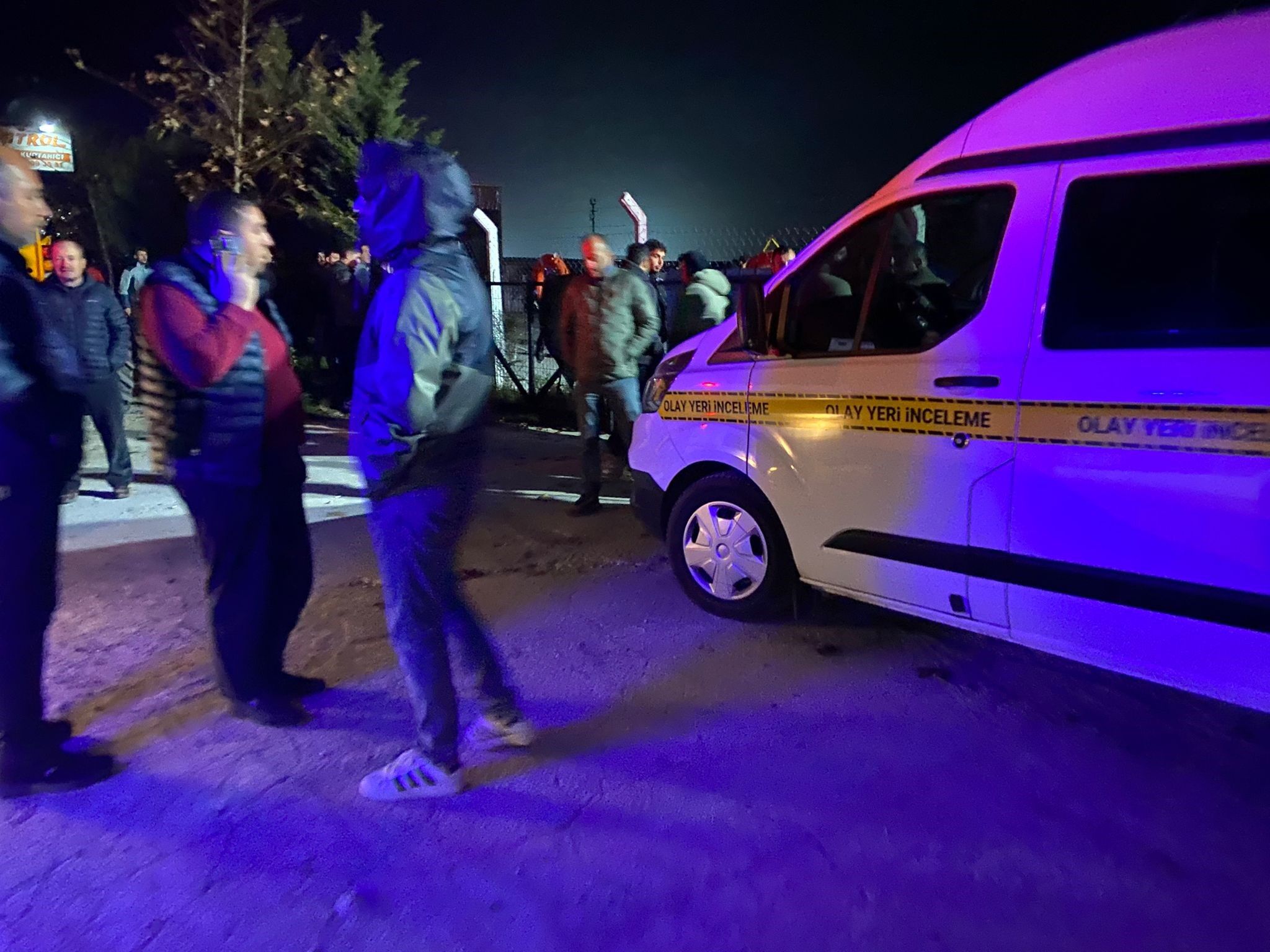 Otoparkta 2 kişi silahla vurulmuş halde ölü bulundu