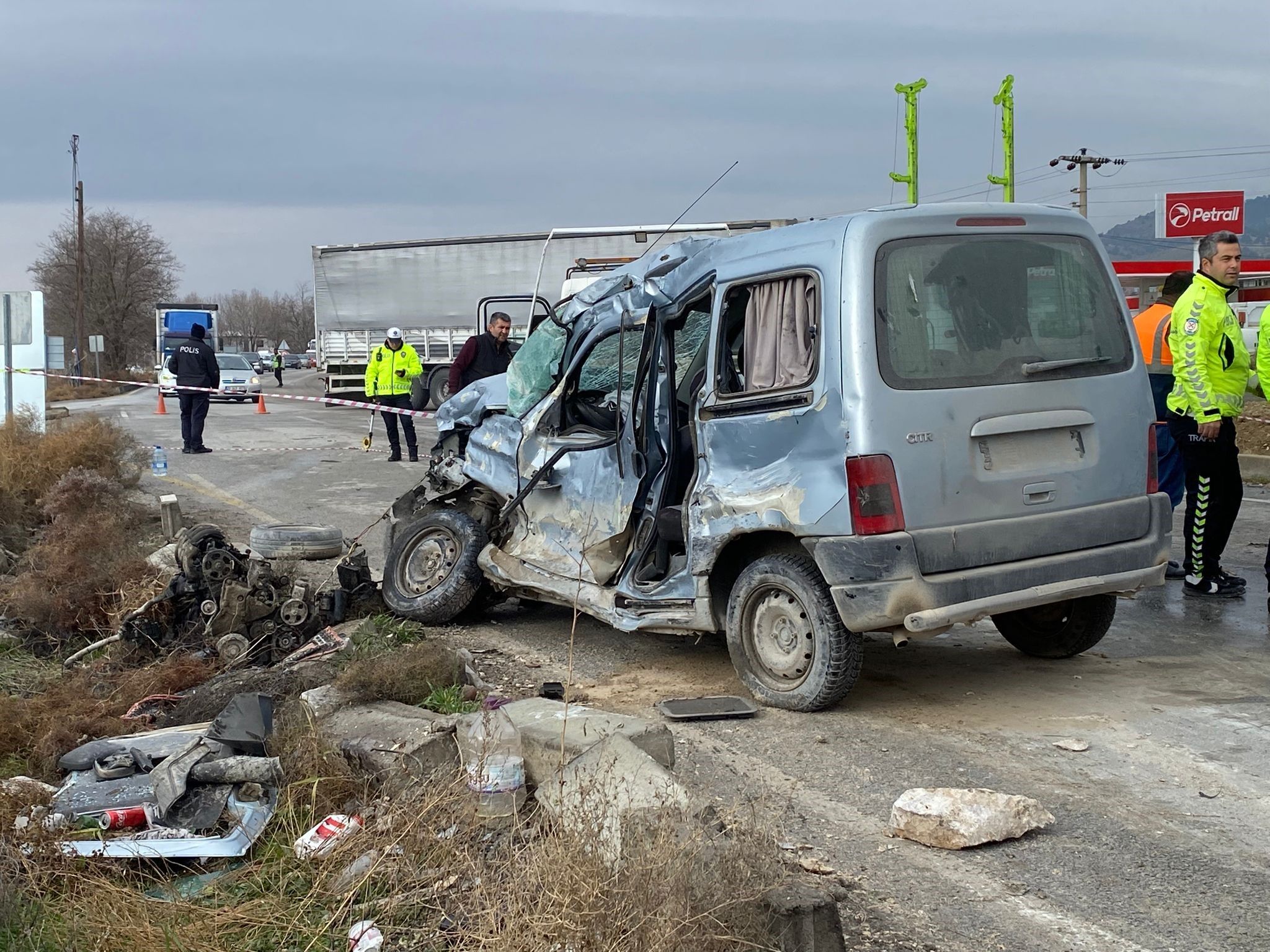 Mermer yüklü tır can aldı! Bir anlık hata ölümle bitti