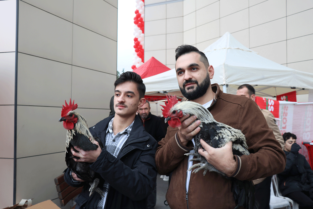 Mağaza açılışında bir kilometreyi aşan kuyruk yok artık dedirtti