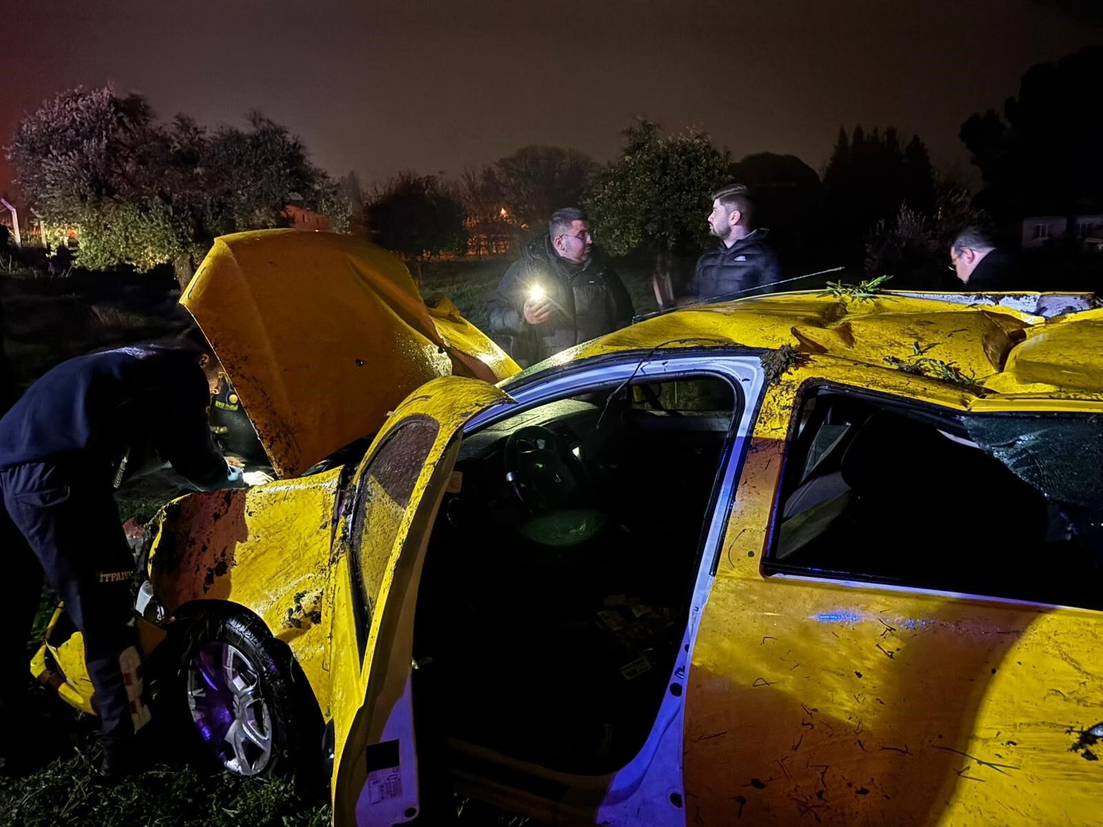 Aydın’da taksi kontrolden çıkarak tarlaya uçtu: 1 kişi yaralandı