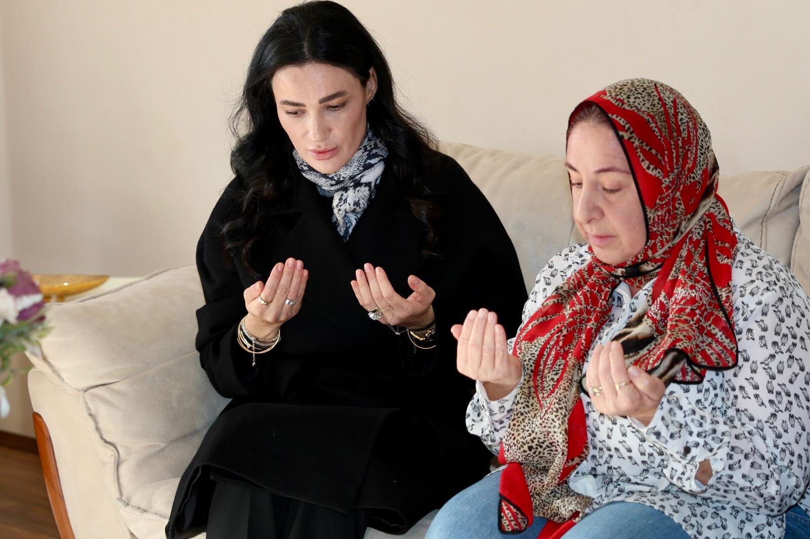 Ak Parti Aydin Milletvekili Saribastan Efeler Cikarmasi Ziyaret Icin Mahalle Mahalle Gezdi 625308 47B8Ecd3665D76Fc5Aa9A9C6C954C07A